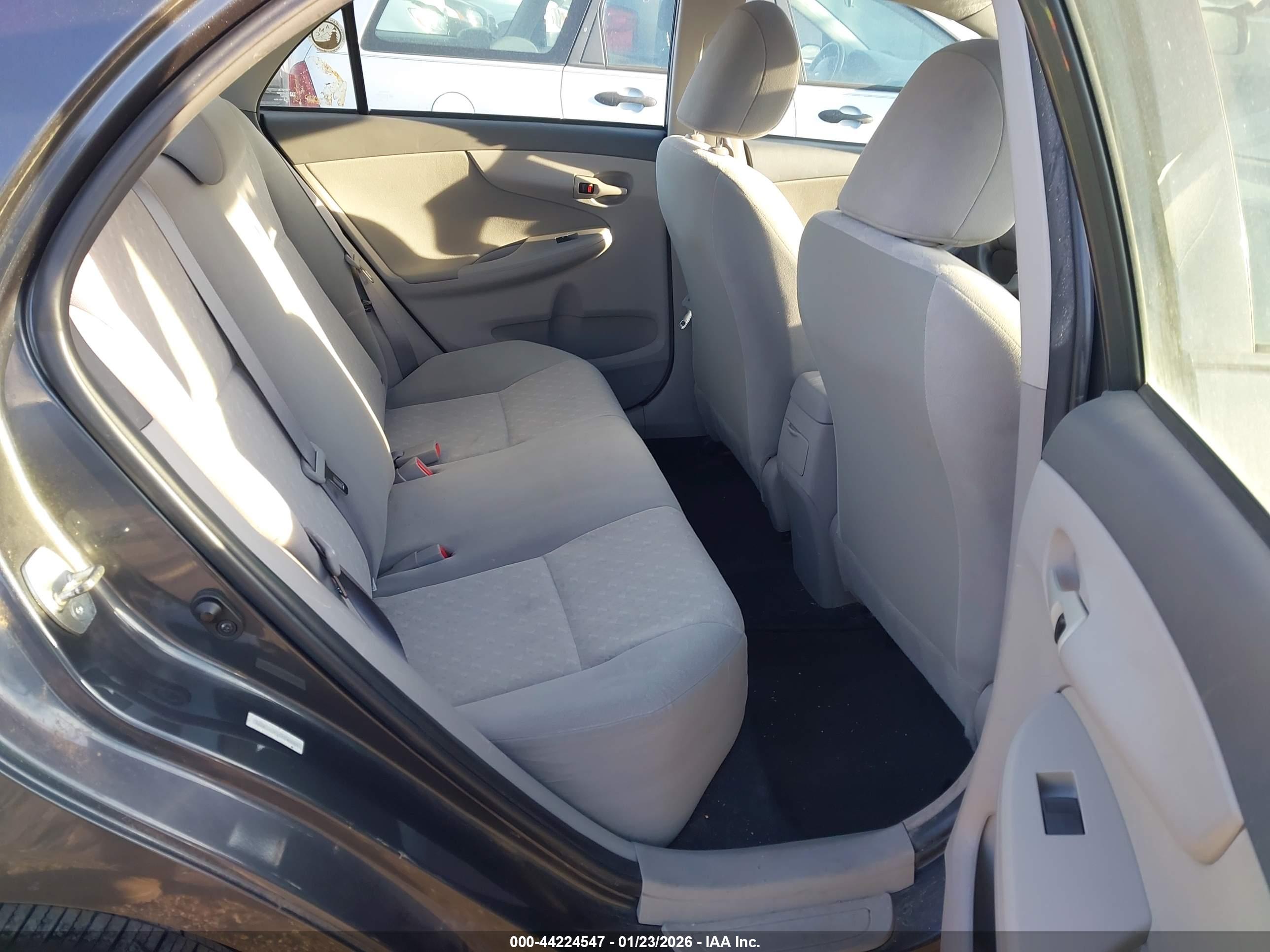 TOYOTA COROLLA image 8