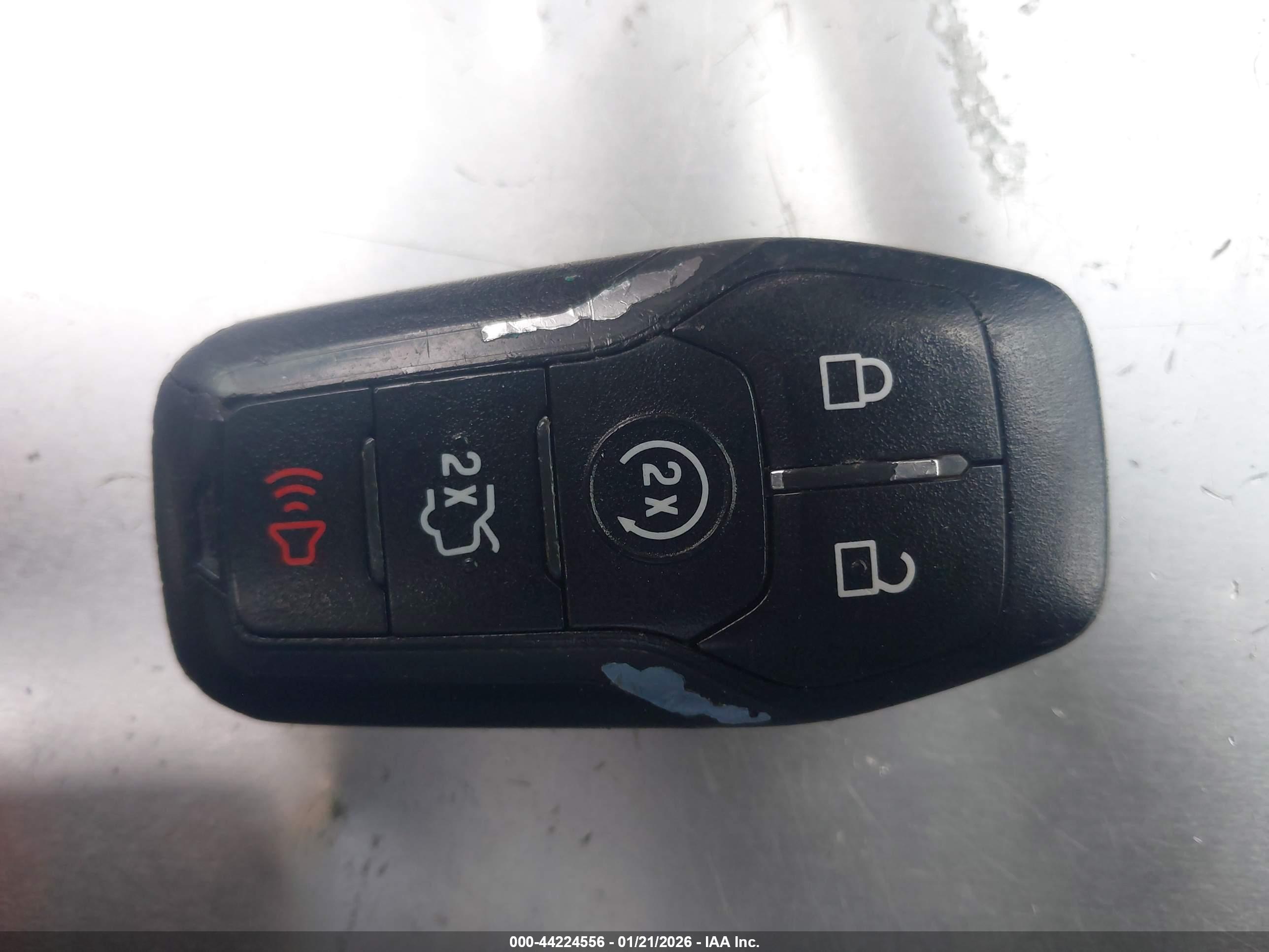 FORD FUSION image 11