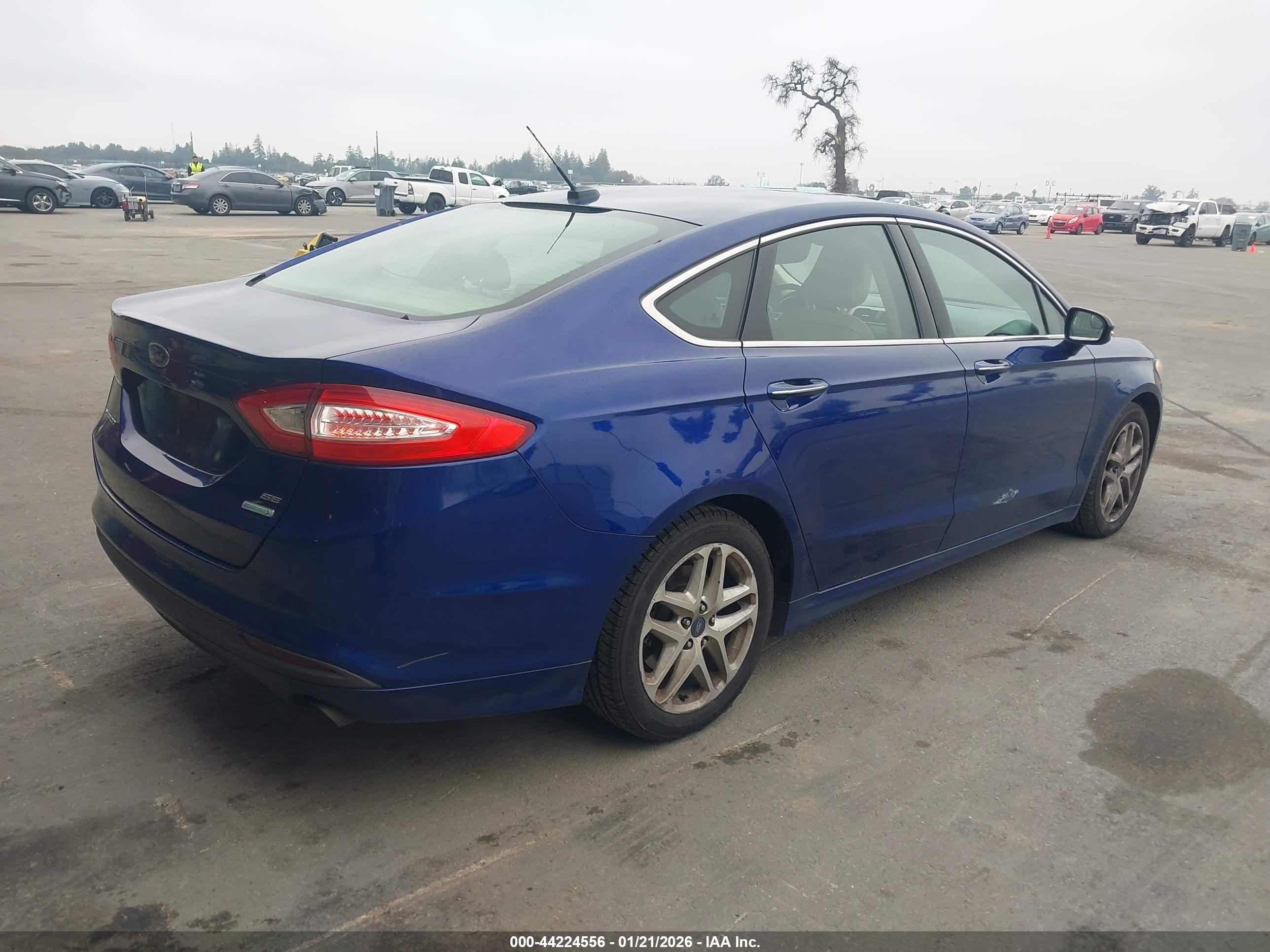 FORD FUSION image 4