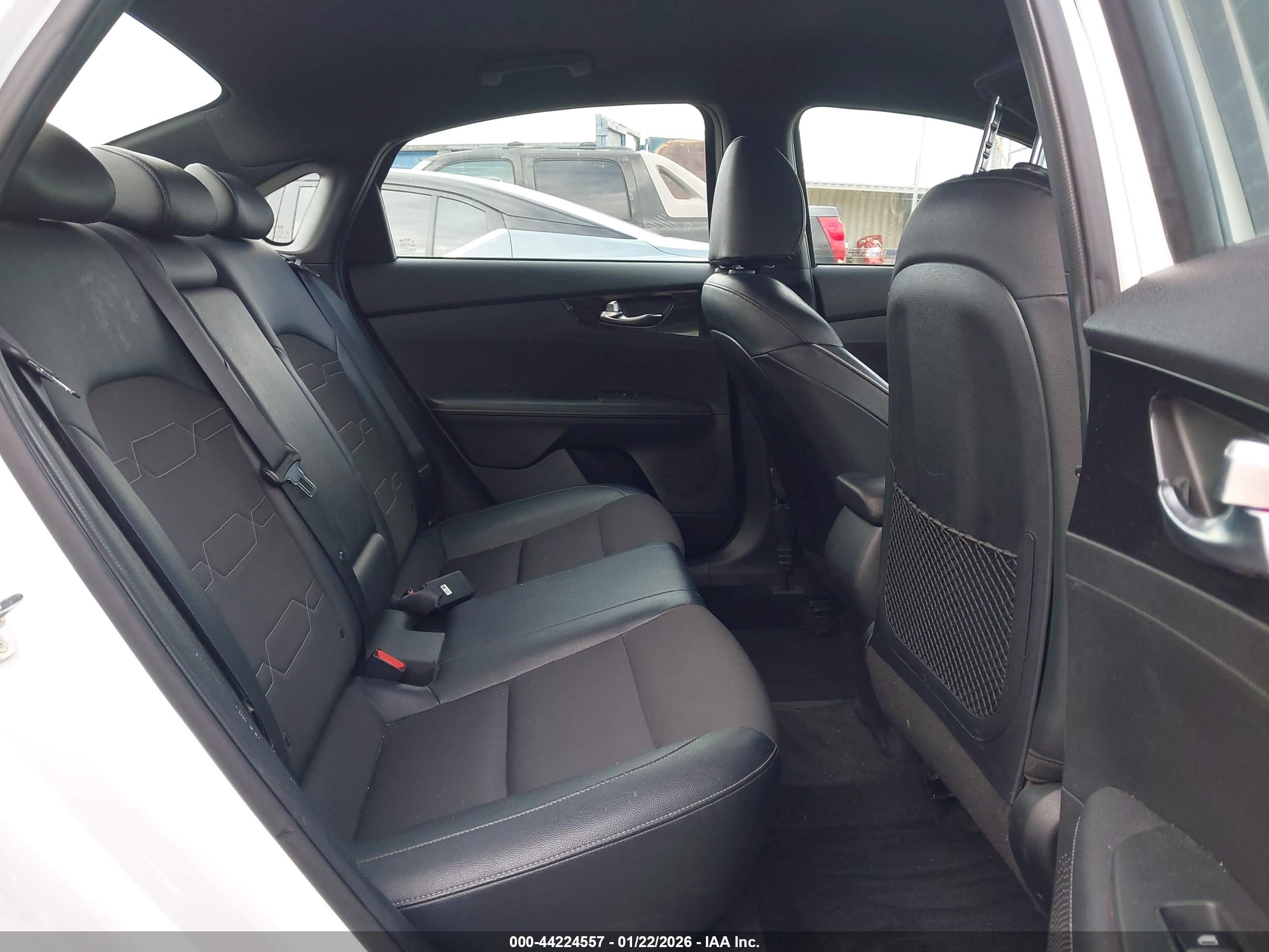KIA FORTE image 8