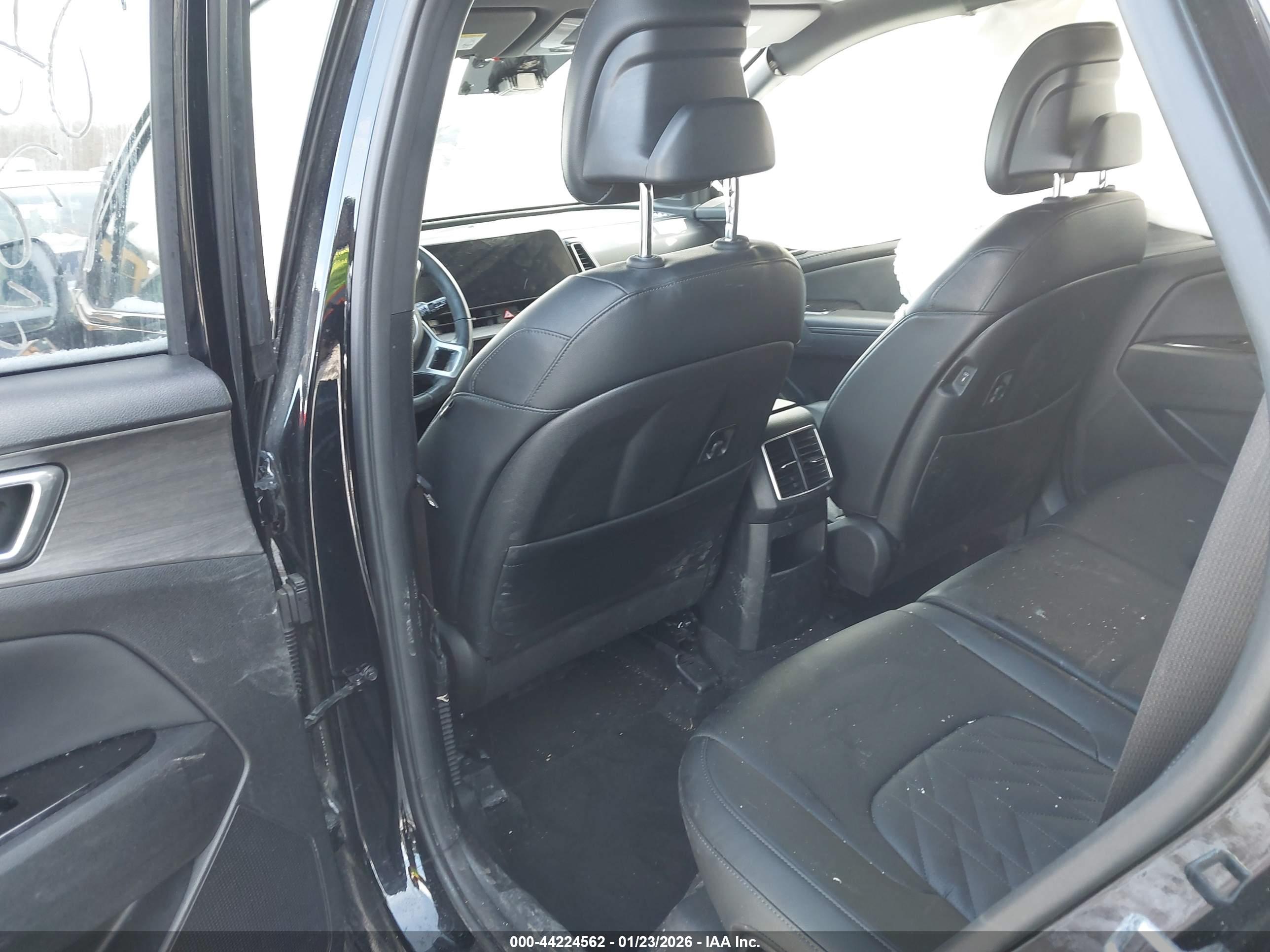 KIA SPORTAGE image 8