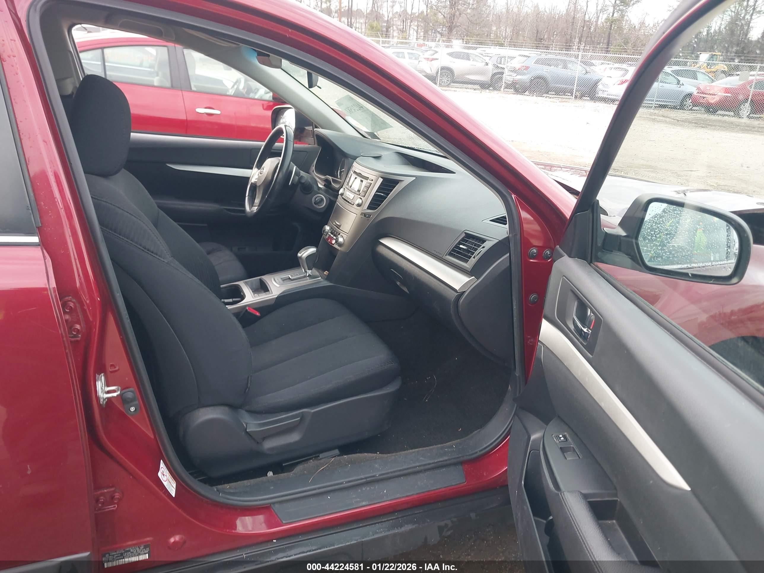 SUBARU OUTBACK image 5