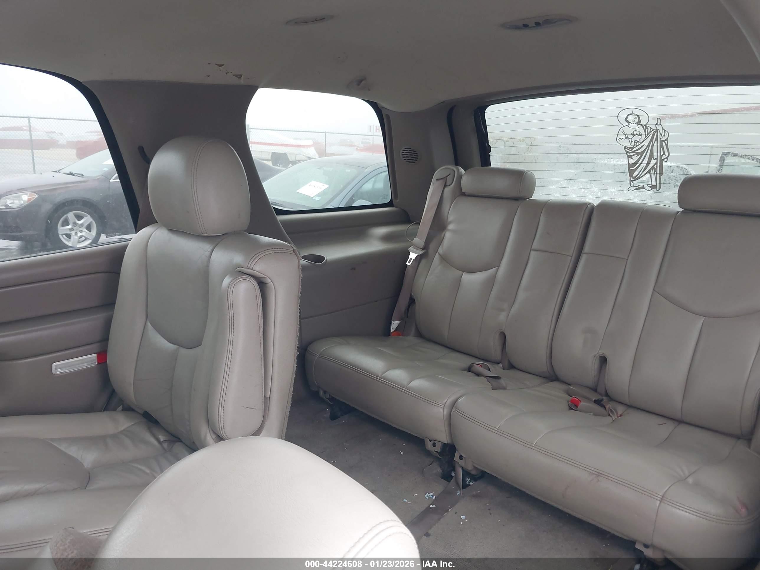CHEVROLET TAHOE image 8