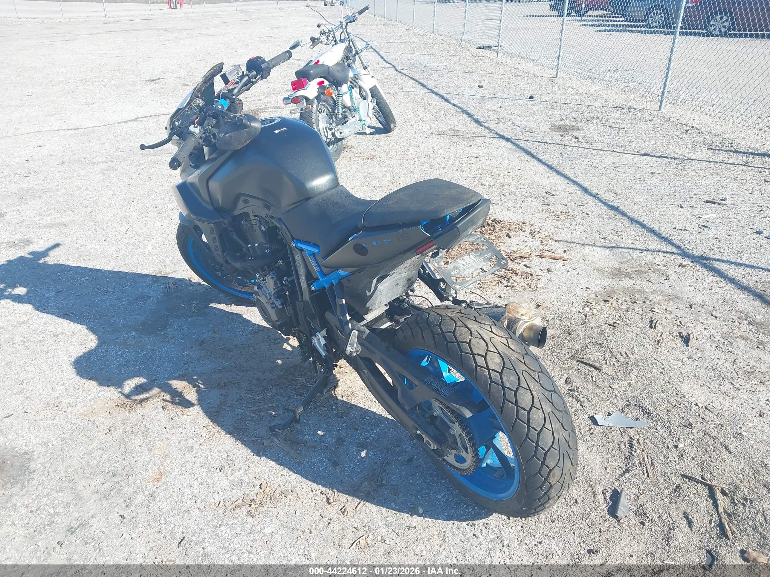 SUZUKI GSX800 image 3