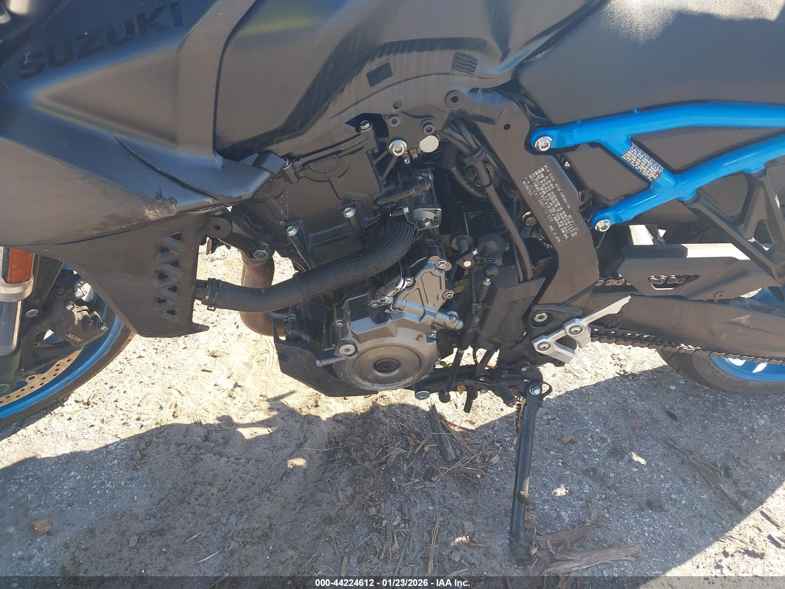 SUZUKI GSX800 image 9