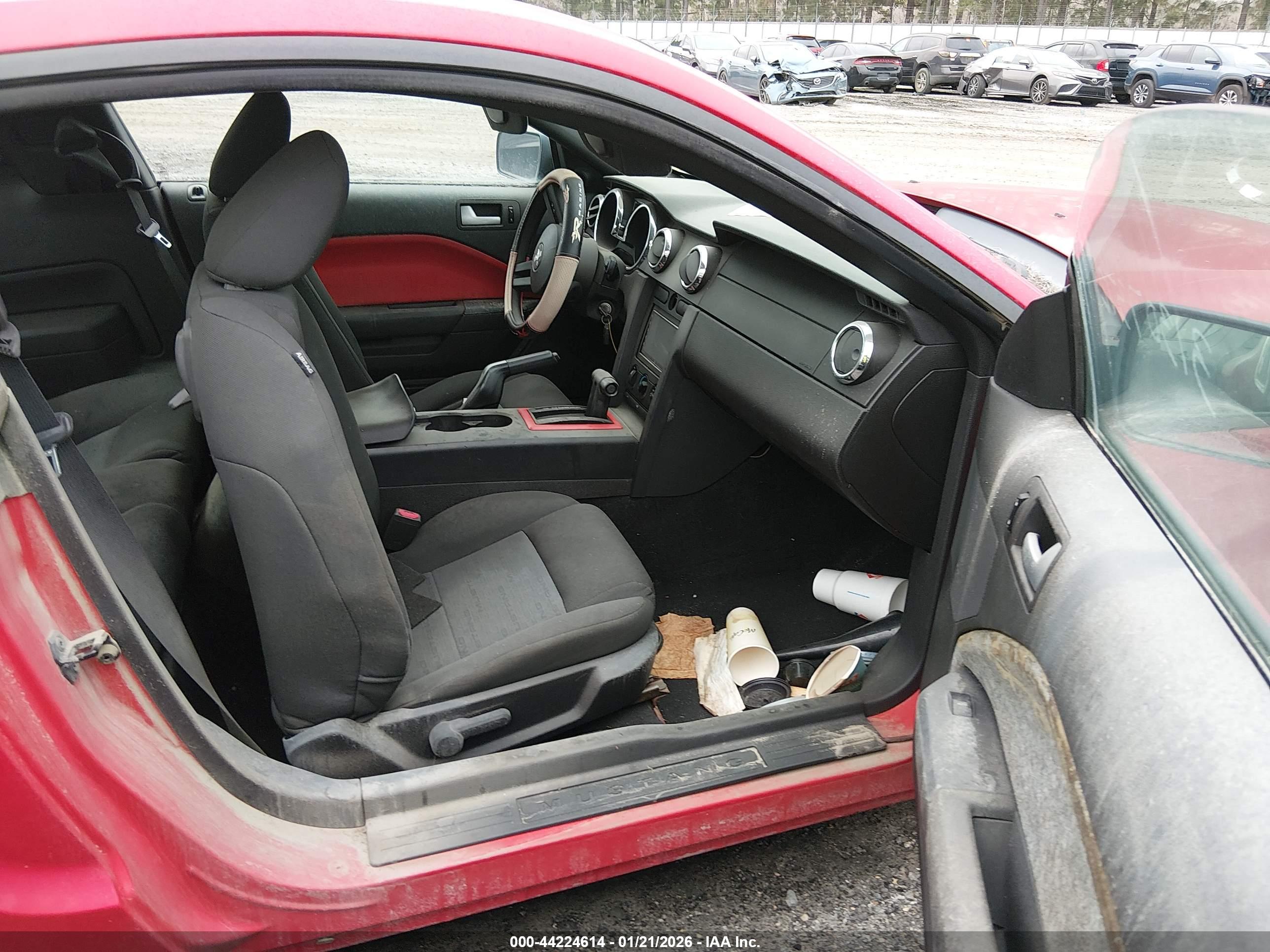 FORD MUSTANG image 5