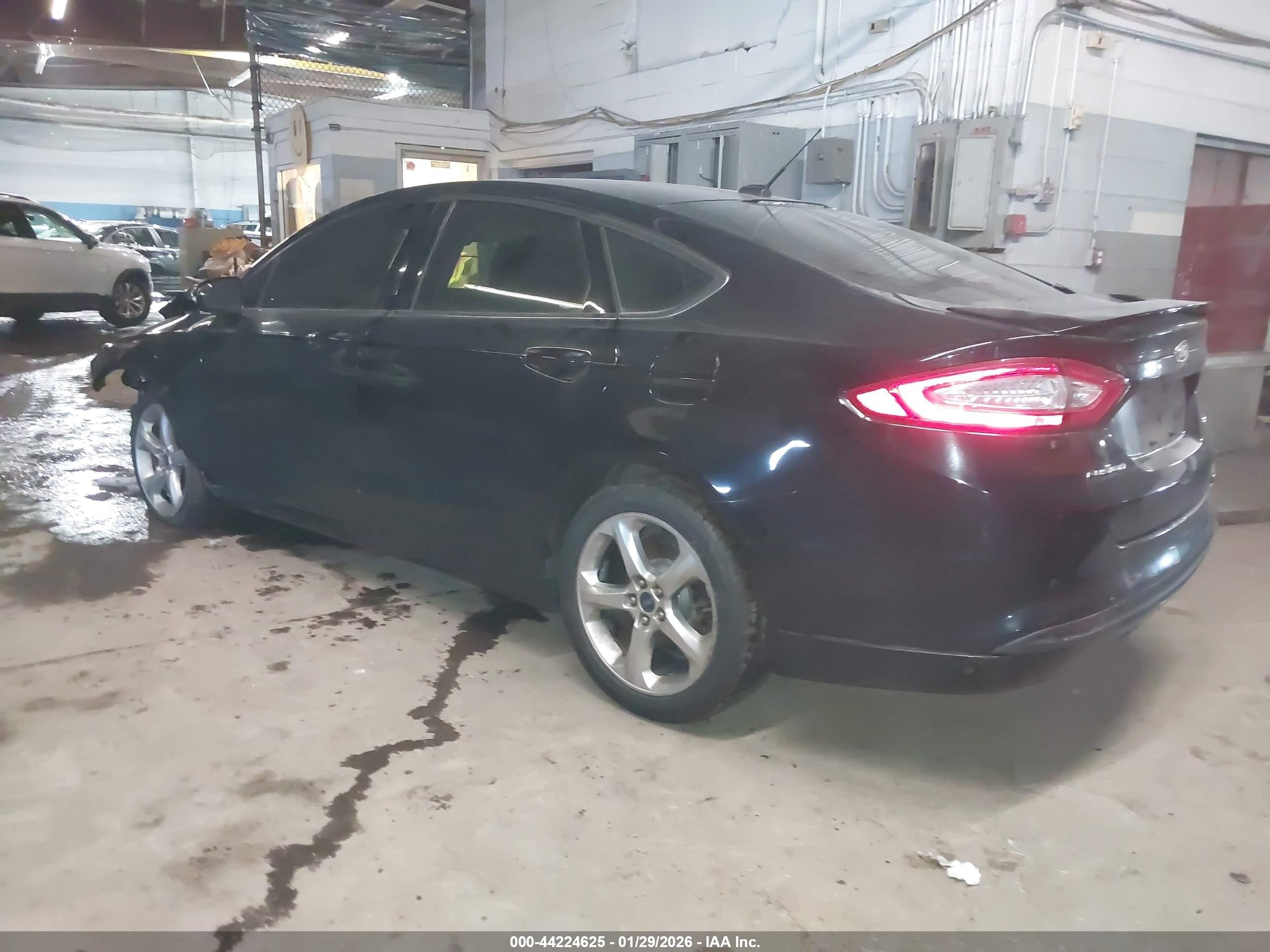 FORD FUSION image 3