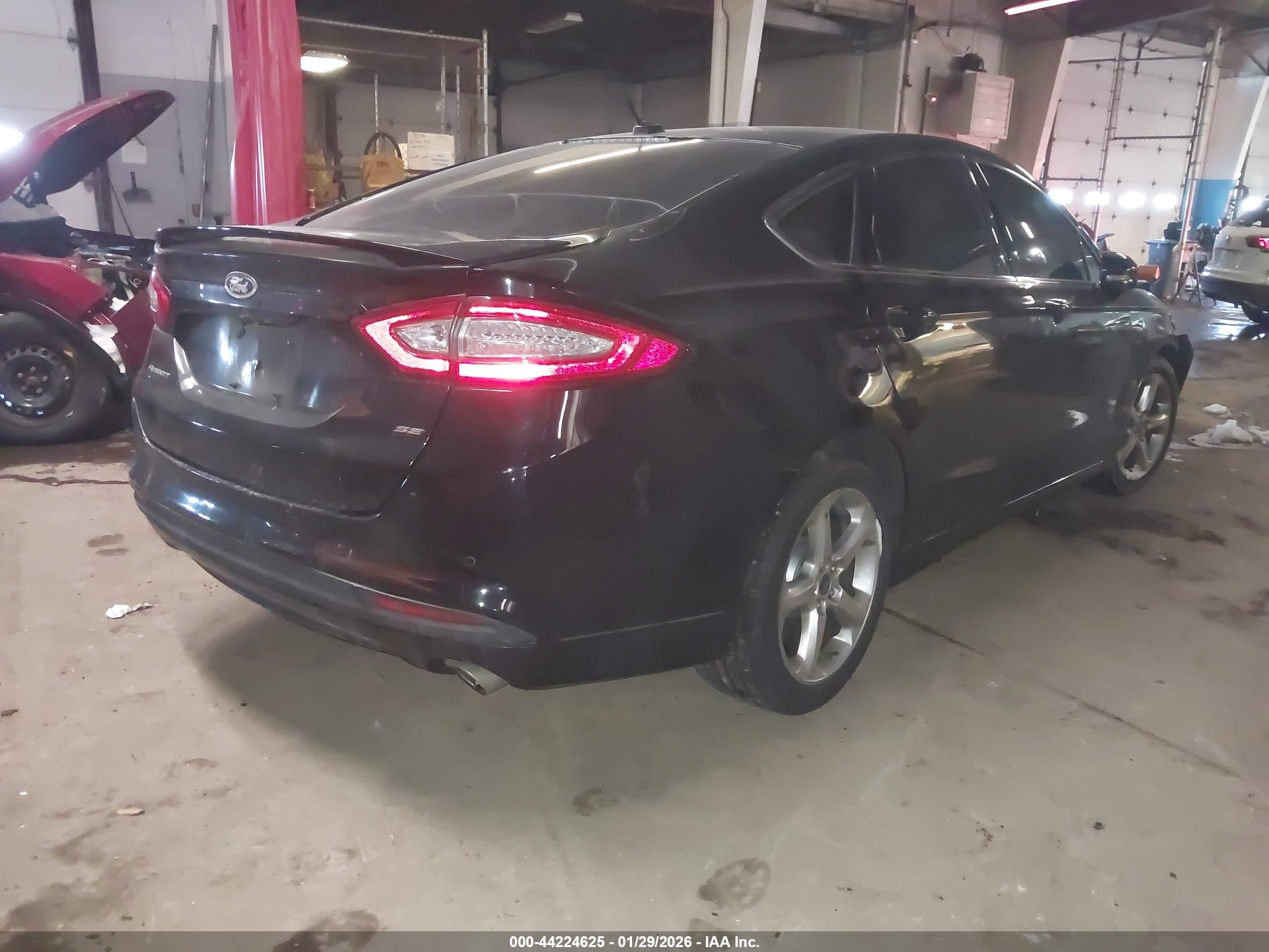 FORD FUSION image 4