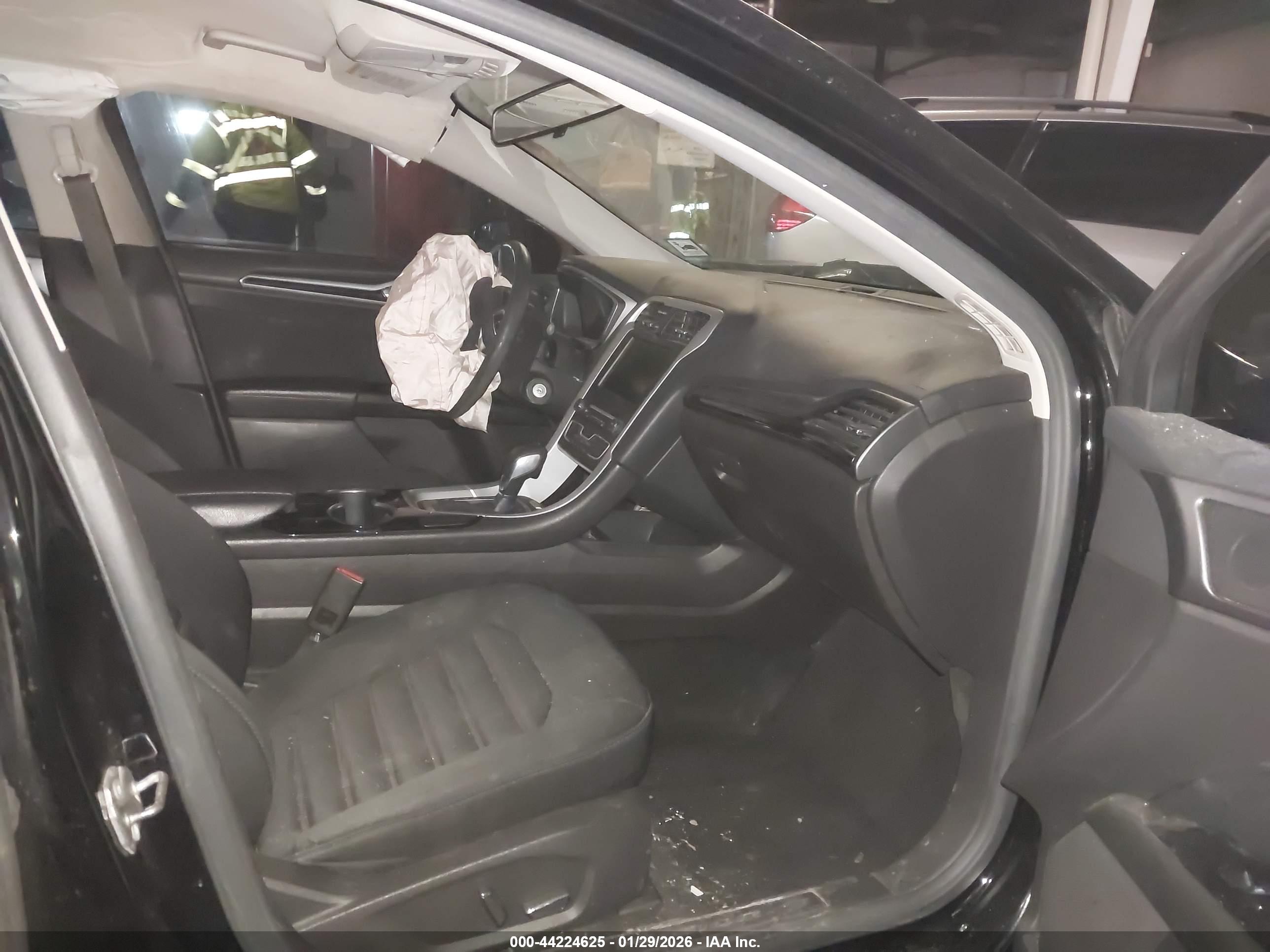 FORD FUSION image 5