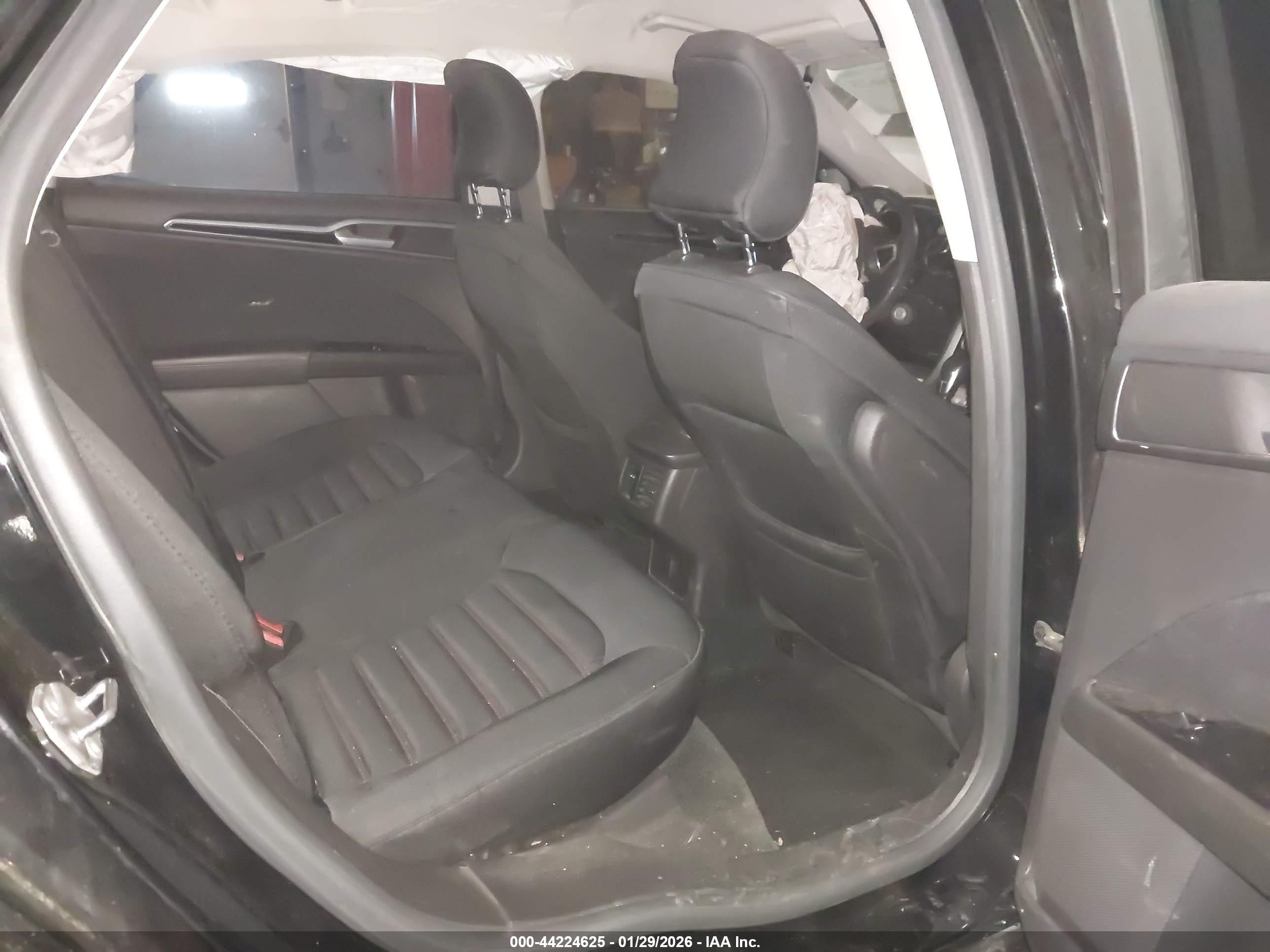 FORD FUSION image 8