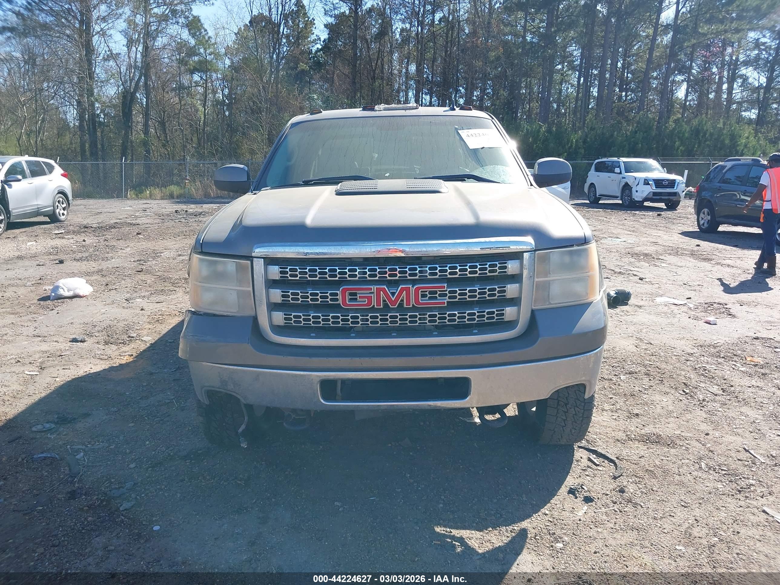 GMC SIERRA image 6