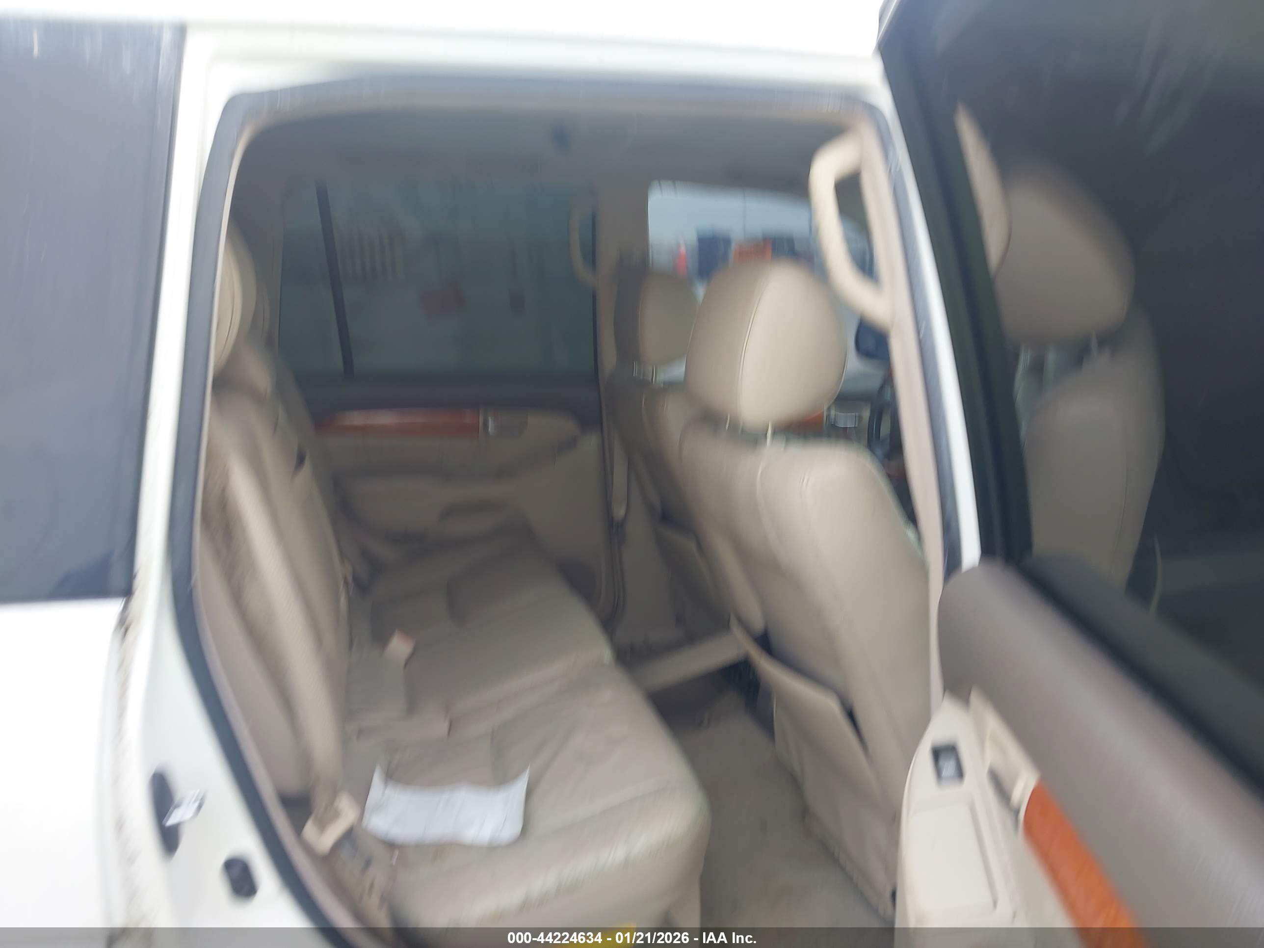 LEXUS GX image 8