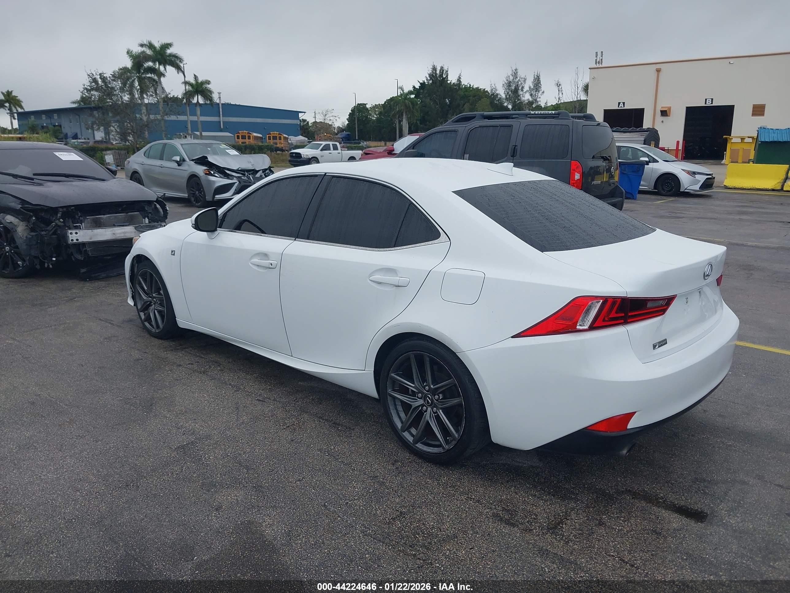LEXUS IS image 3