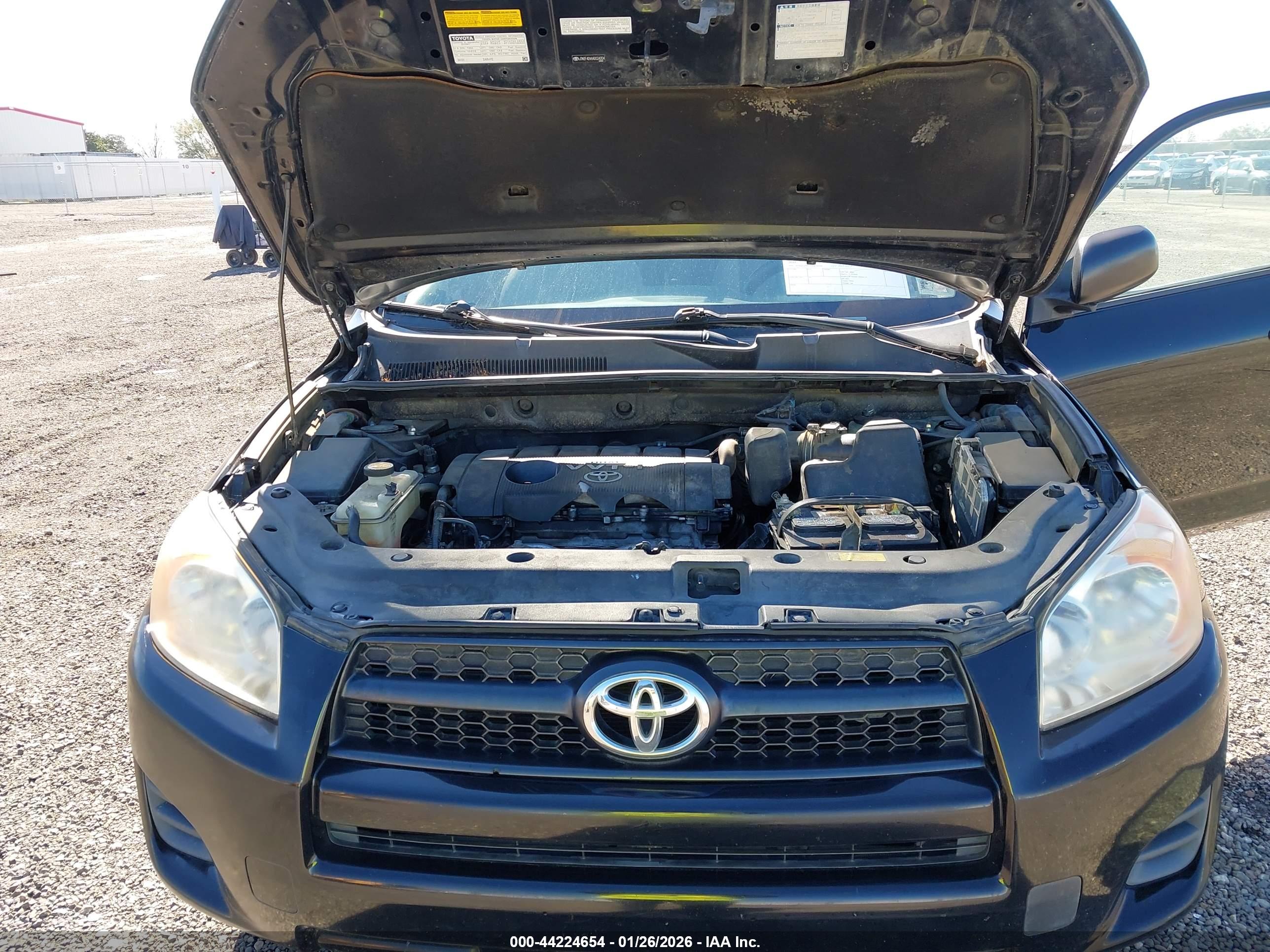 TOYOTA RAV4 image 10
