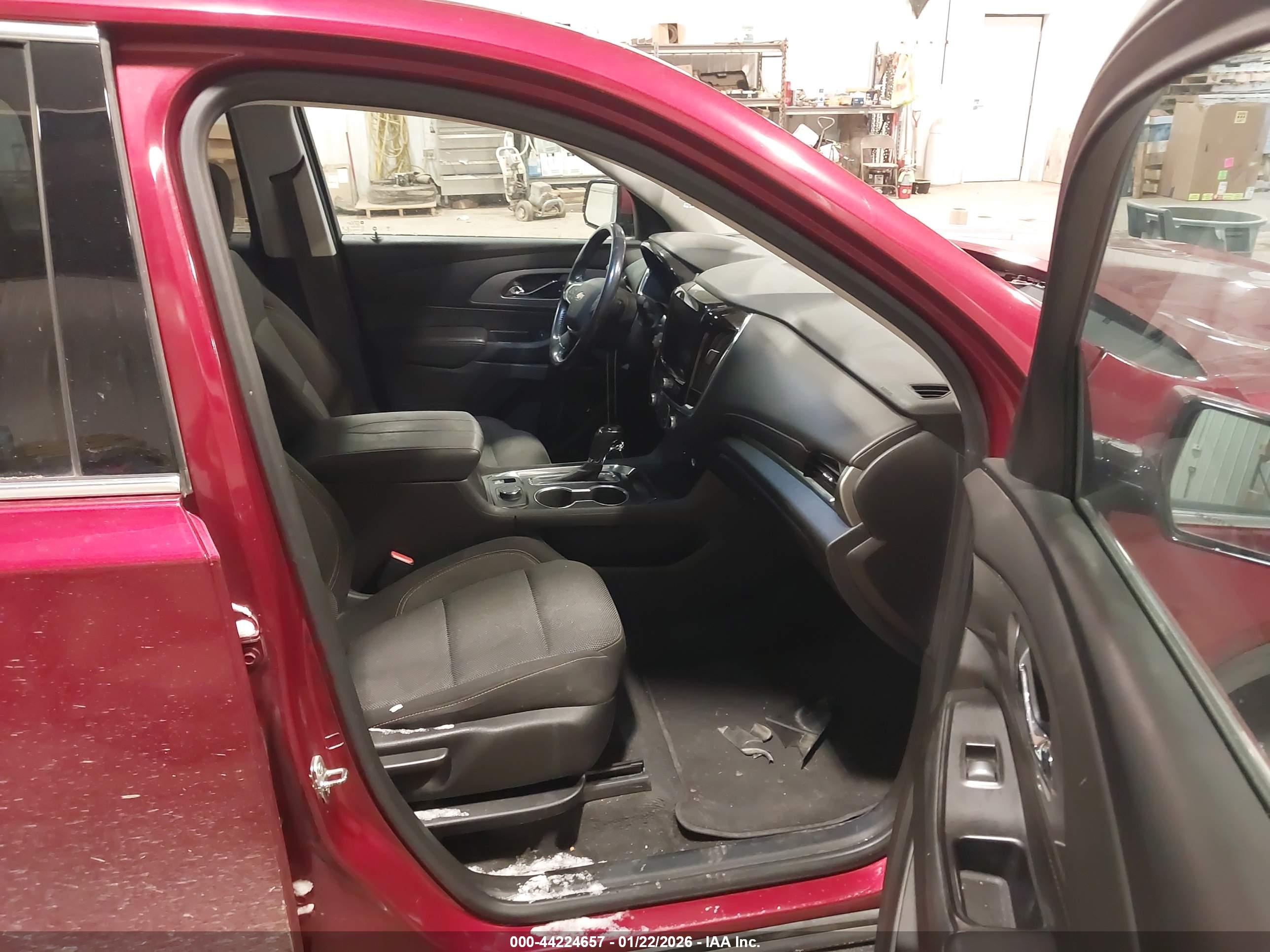 CHEVROLET TRAVERSE image 5