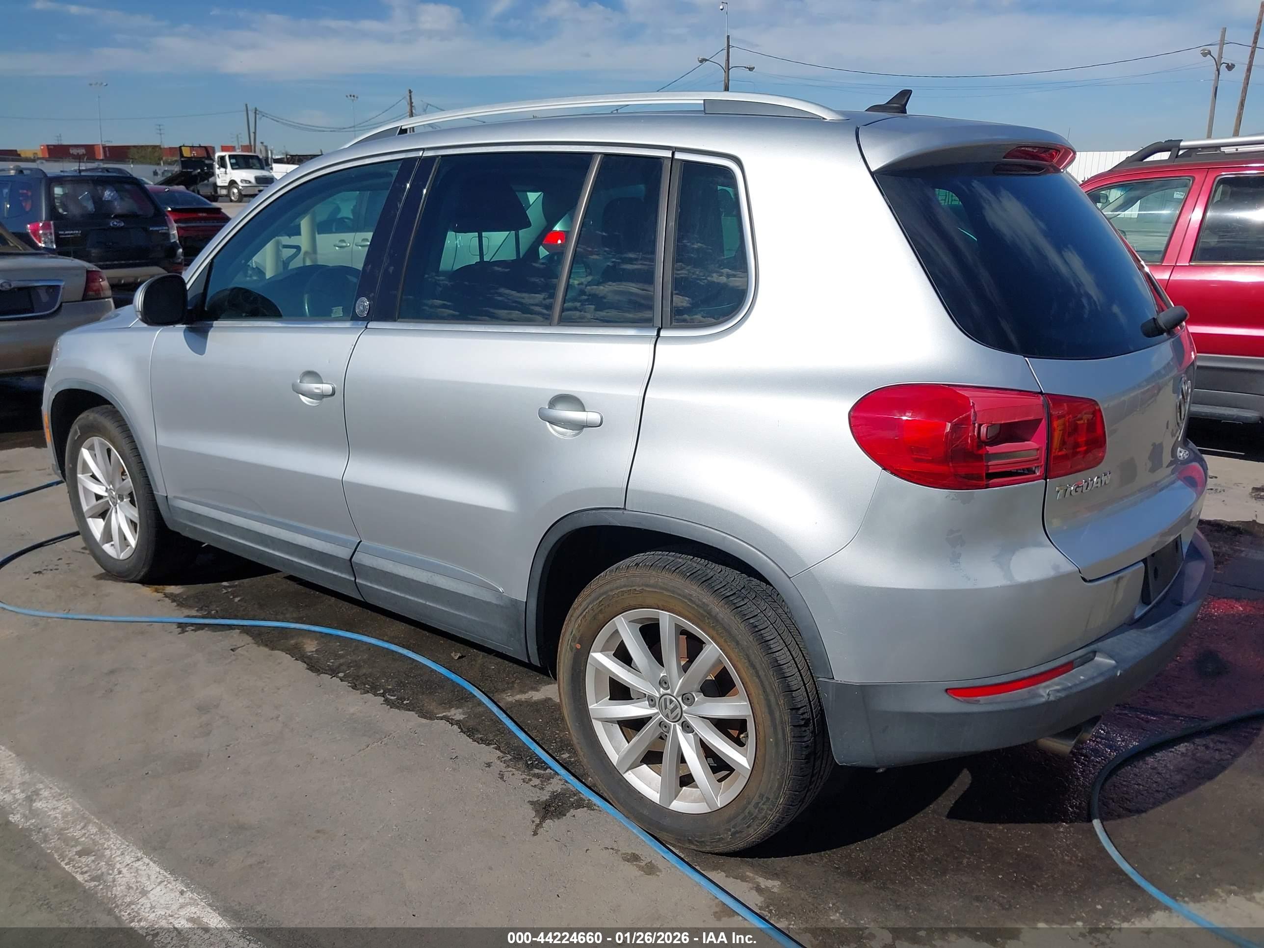 VOLKSWAGEN TIGUAN image 3