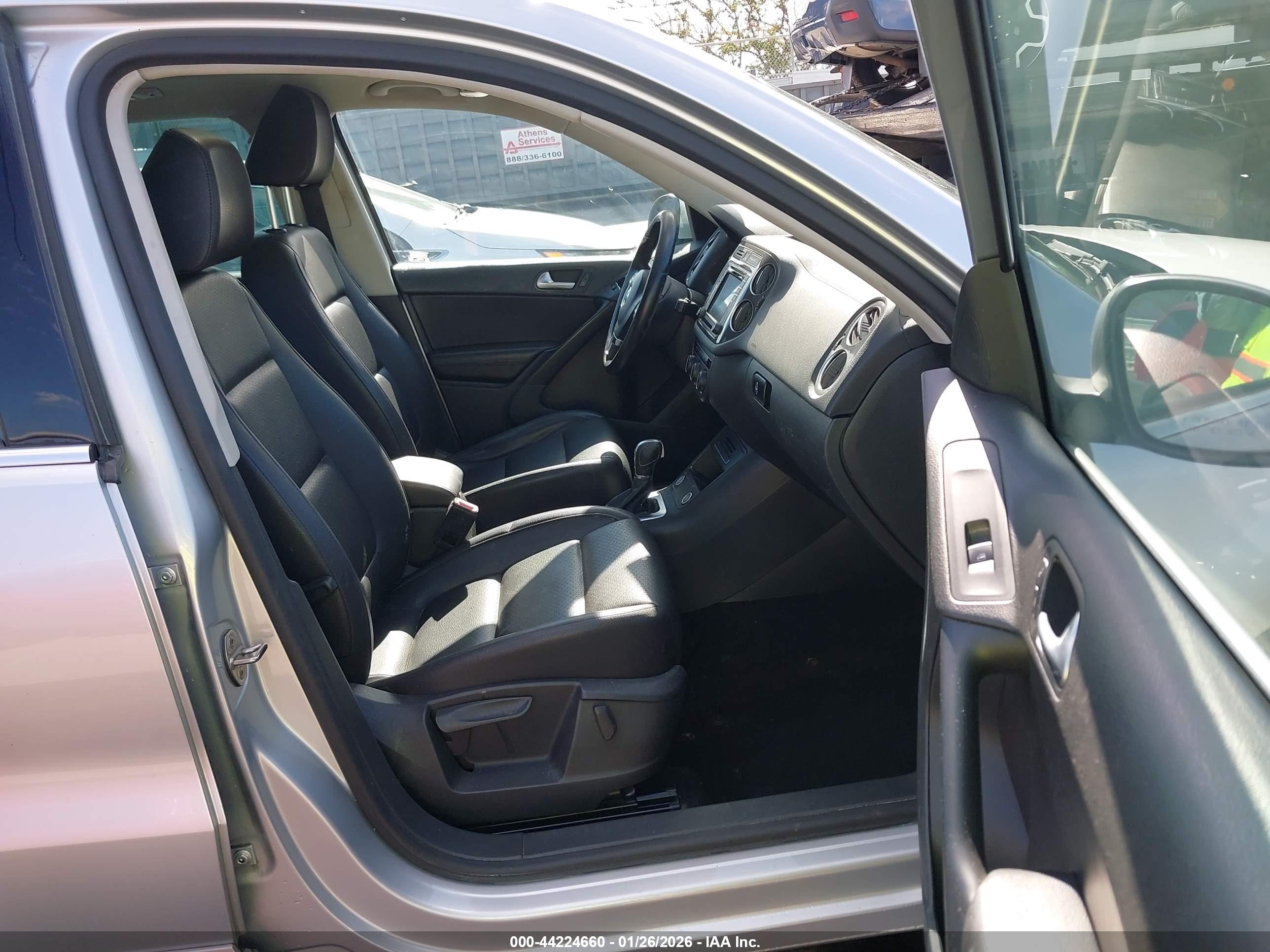 VOLKSWAGEN TIGUAN image 5