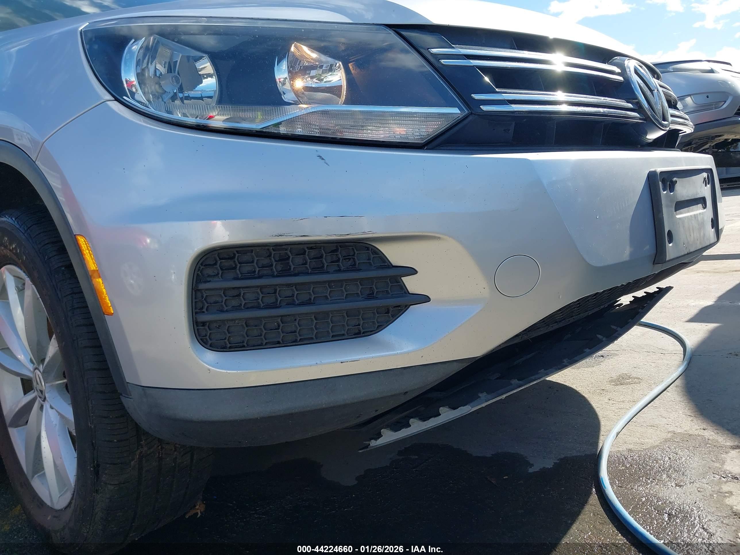 VOLKSWAGEN TIGUAN image 6
