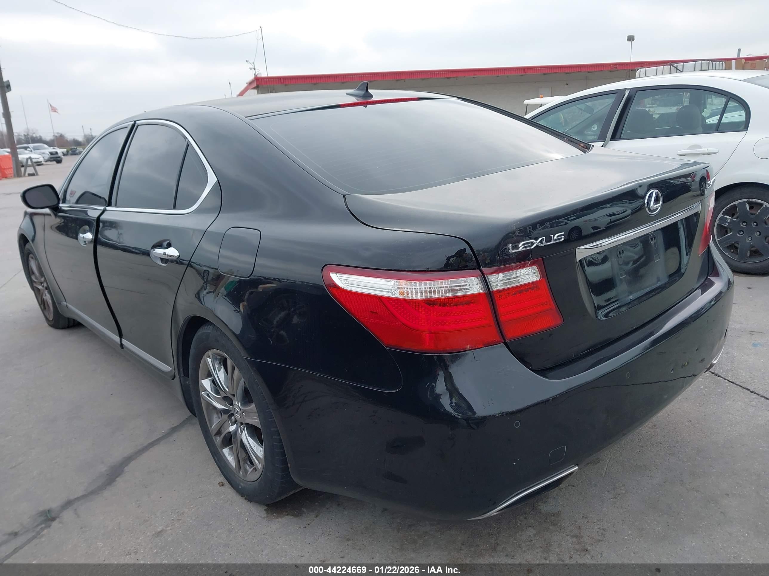 LEXUS LS image 3