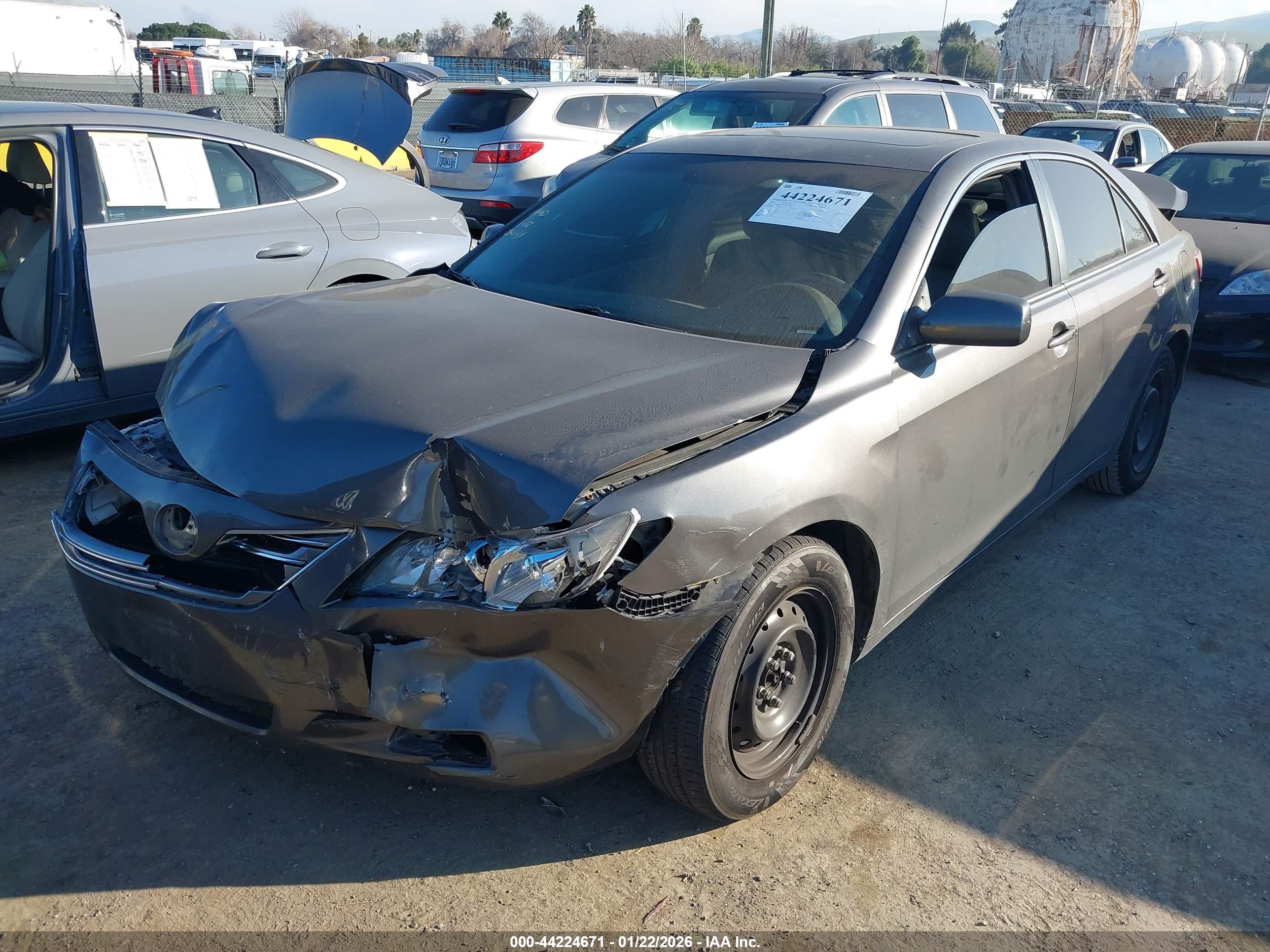 TOYOTA CAMRY image 2