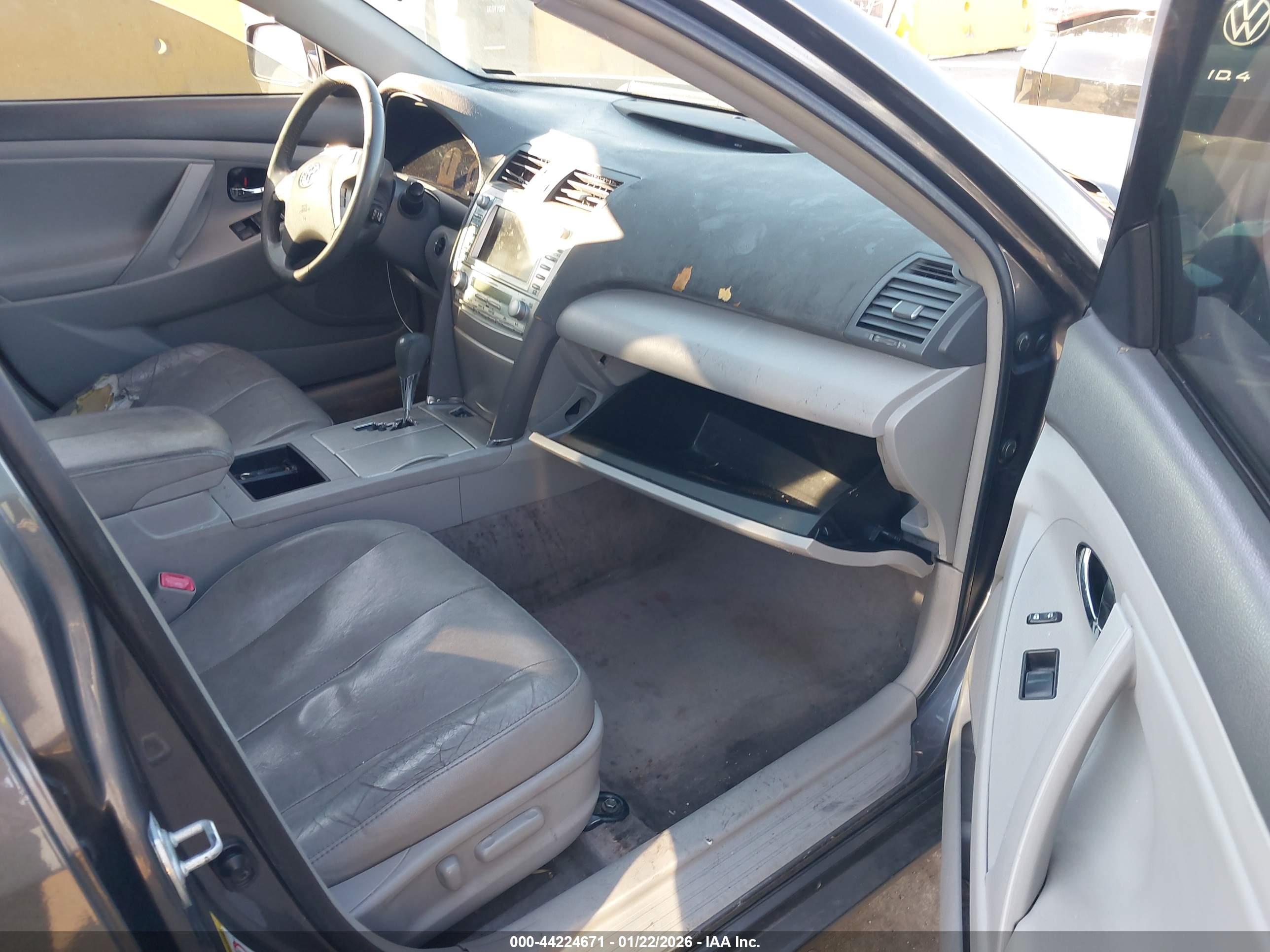 TOYOTA CAMRY image 5