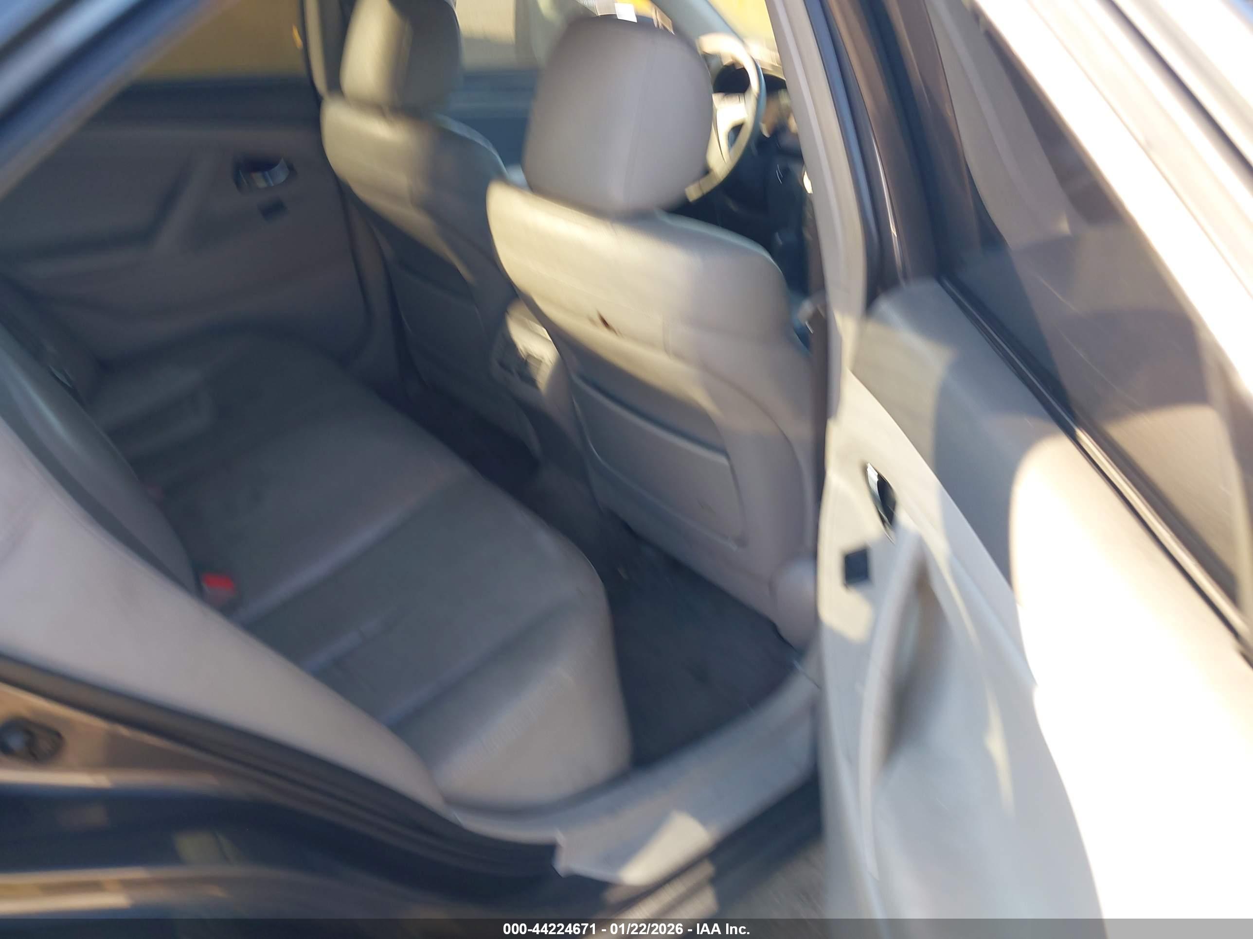 TOYOTA CAMRY image 8