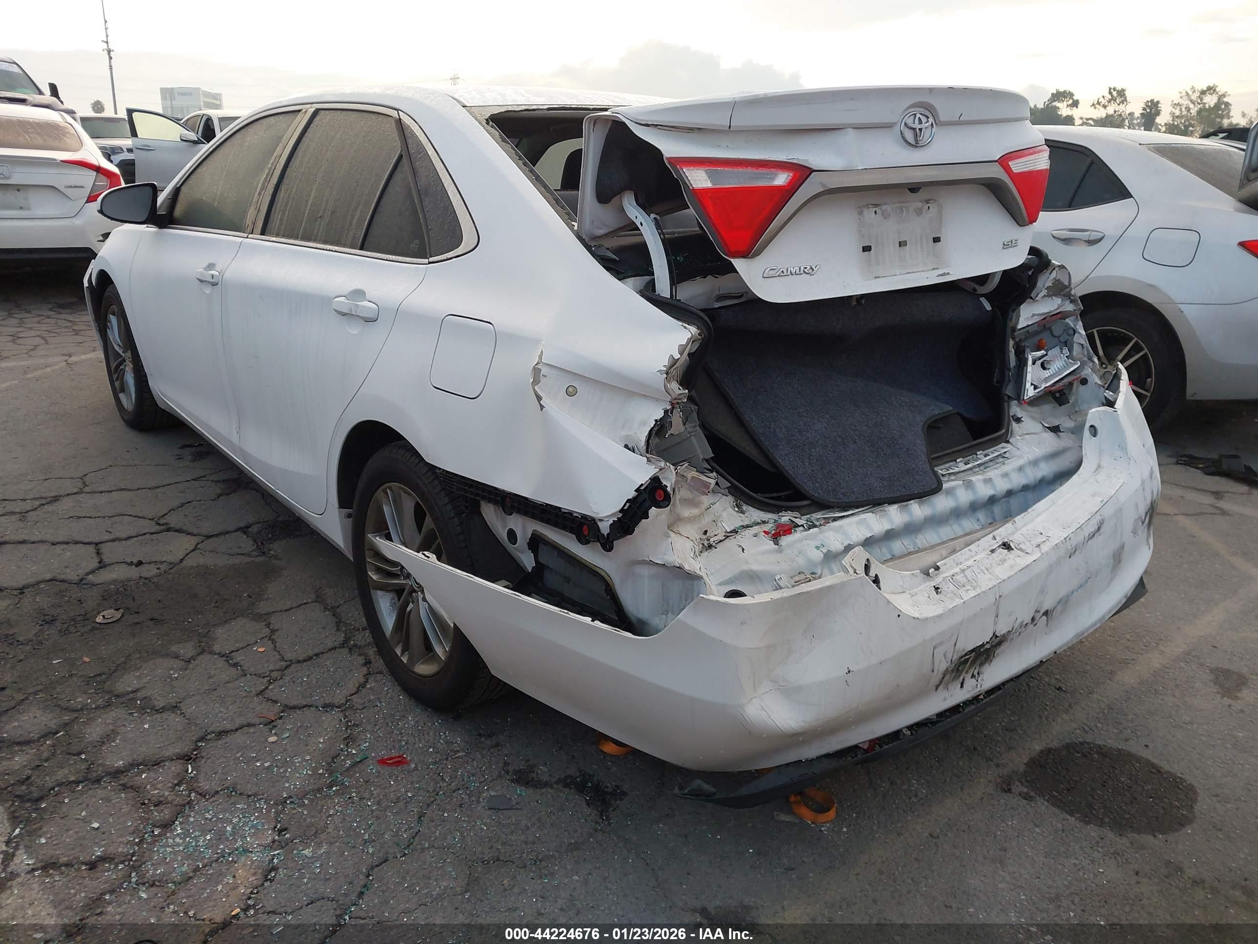 TOYOTA CAMRY image 3