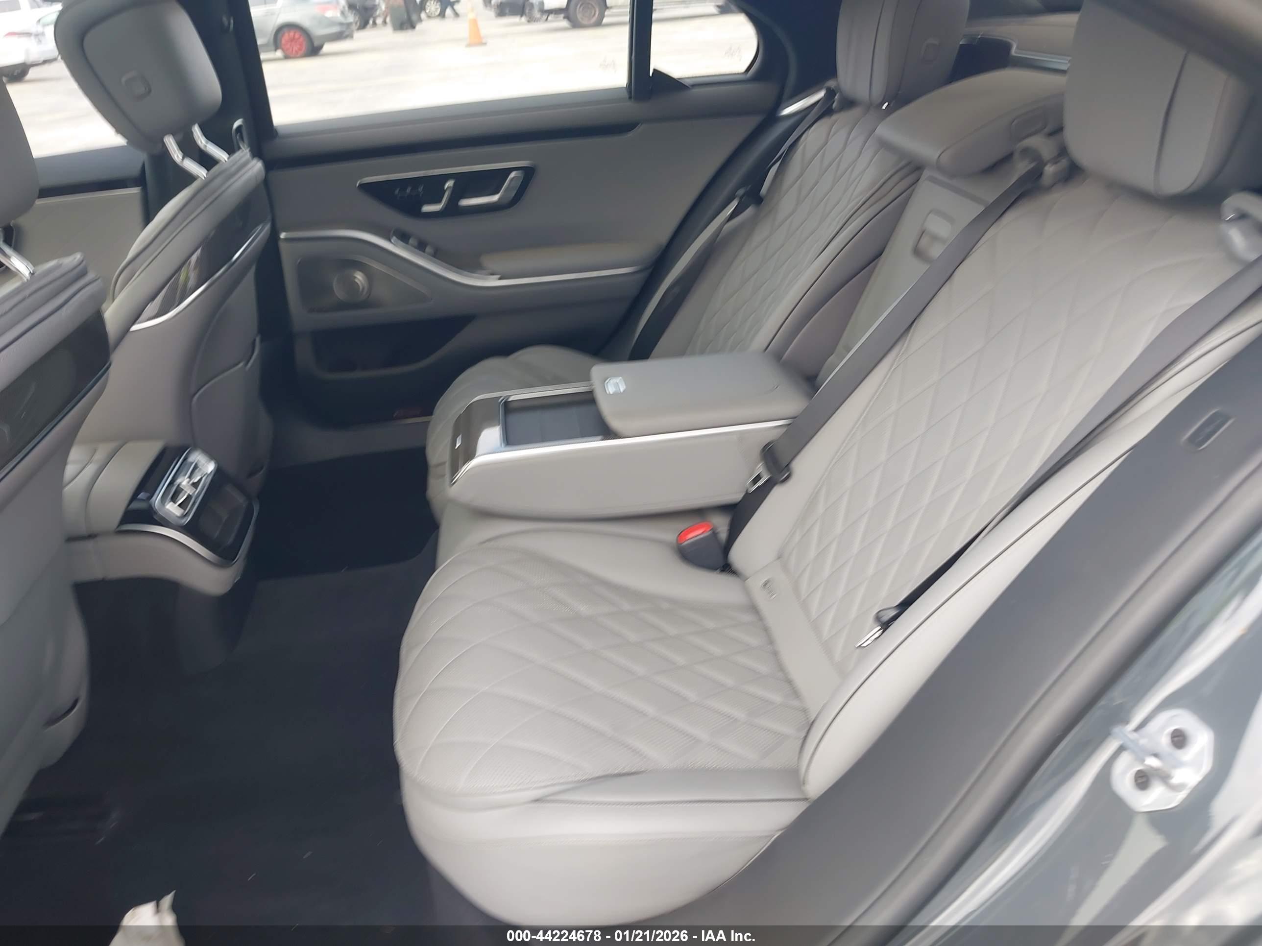 MERCEDES-BENZ S image 8