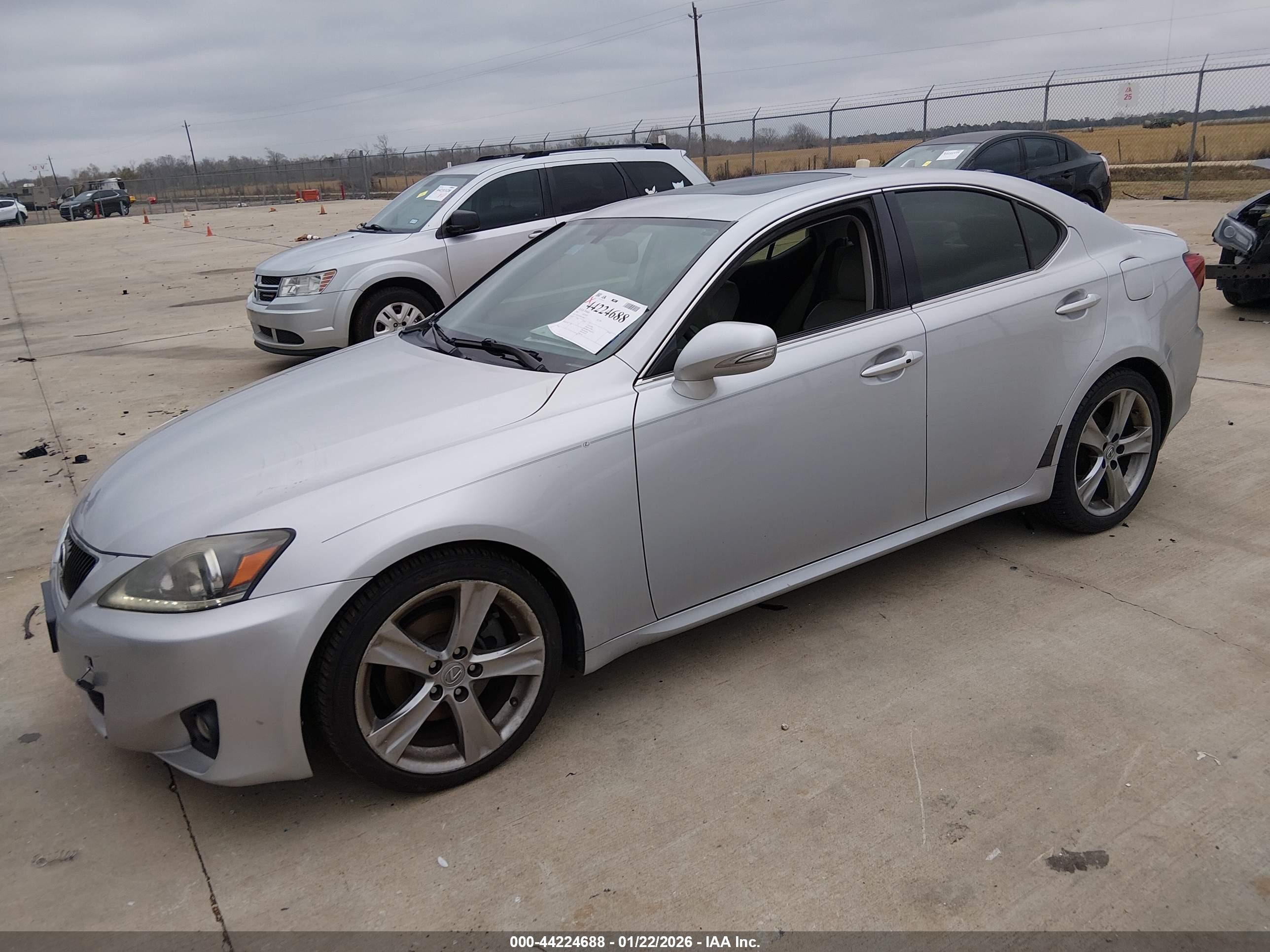 LEXUS IS image 2