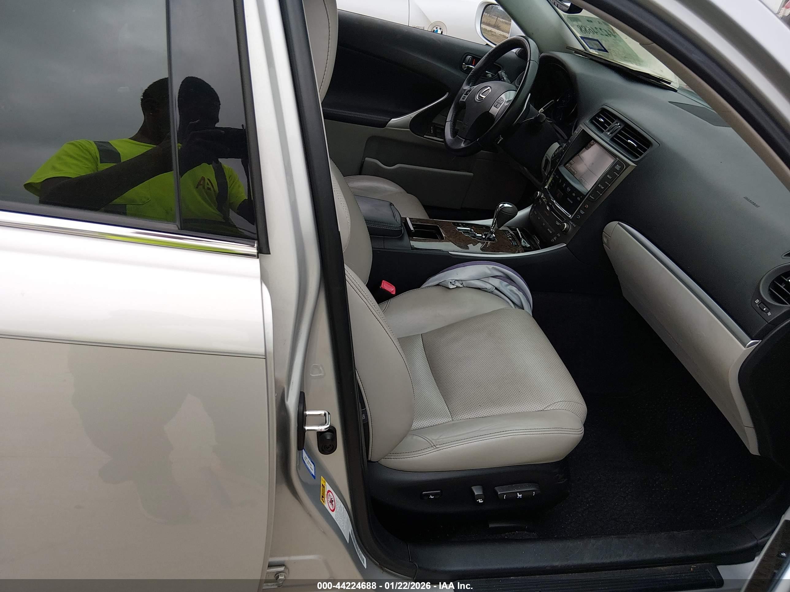 LEXUS IS image 5