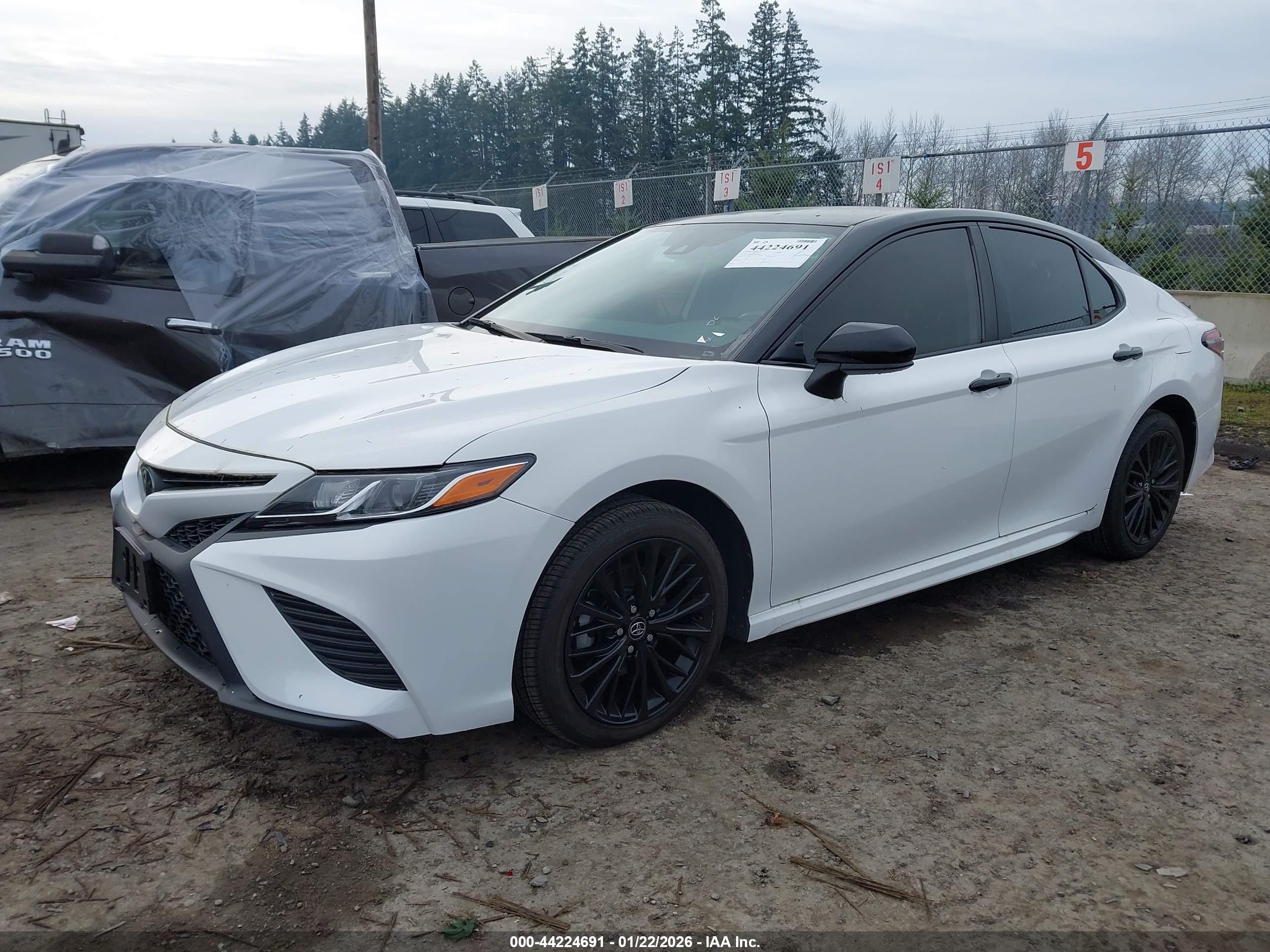 TOYOTA CAMRY image 2