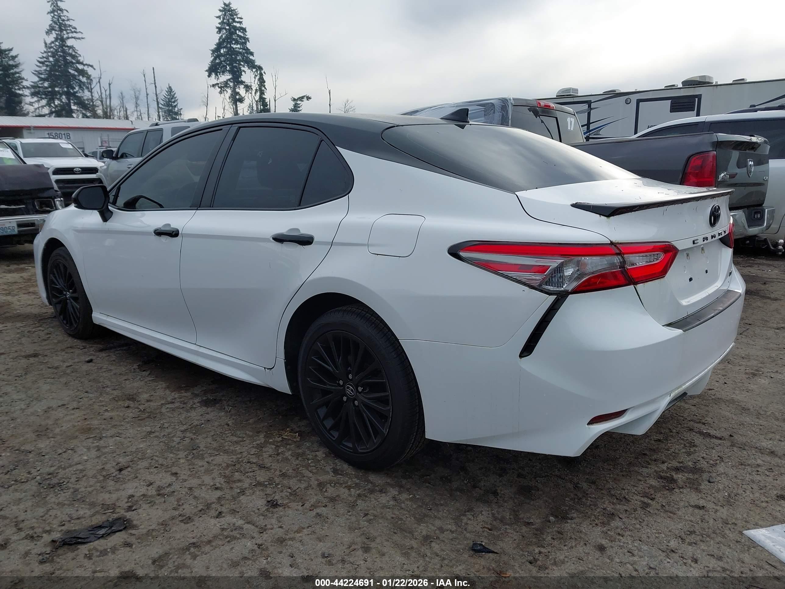 TOYOTA CAMRY image 3