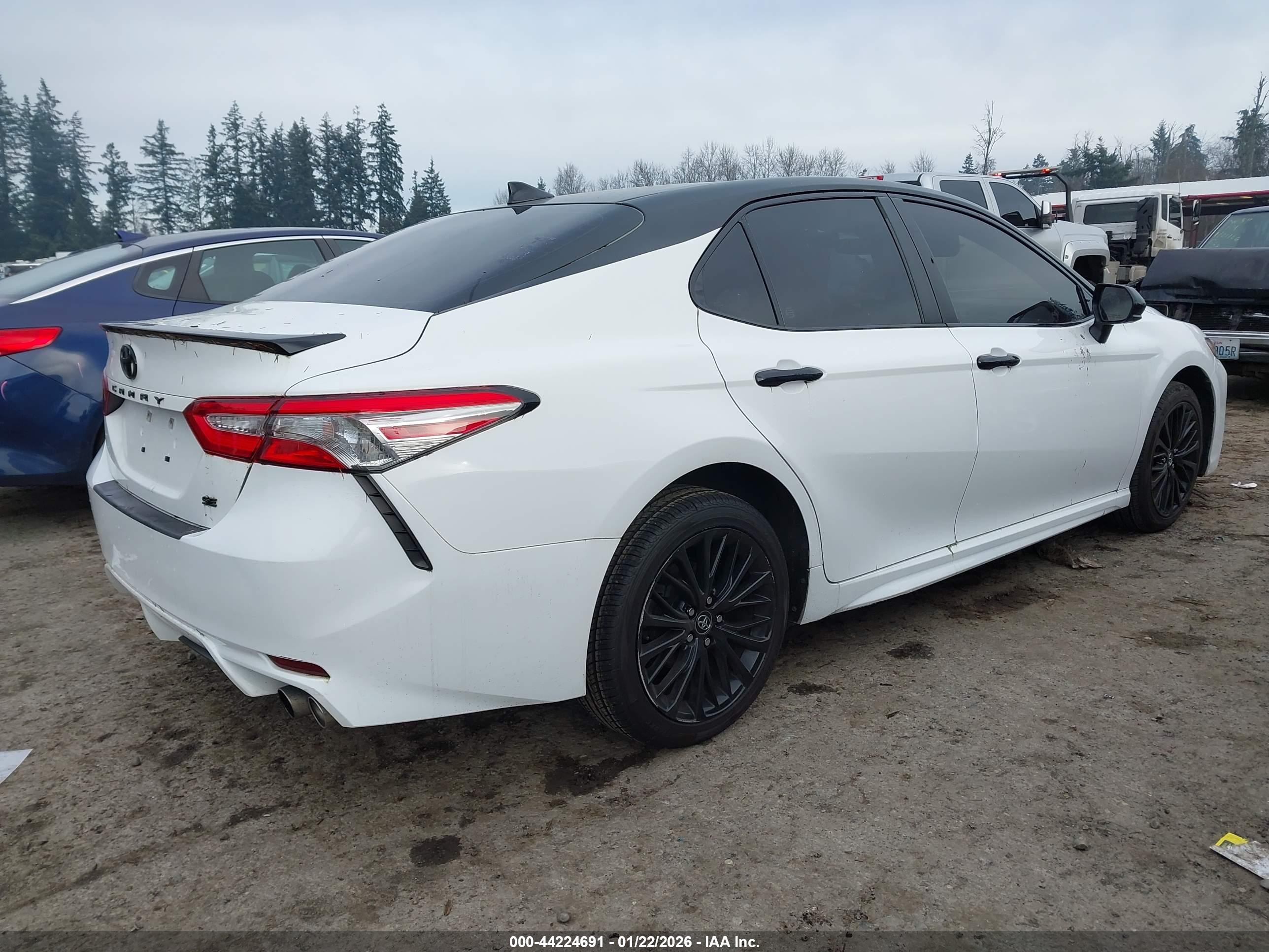 TOYOTA CAMRY image 4