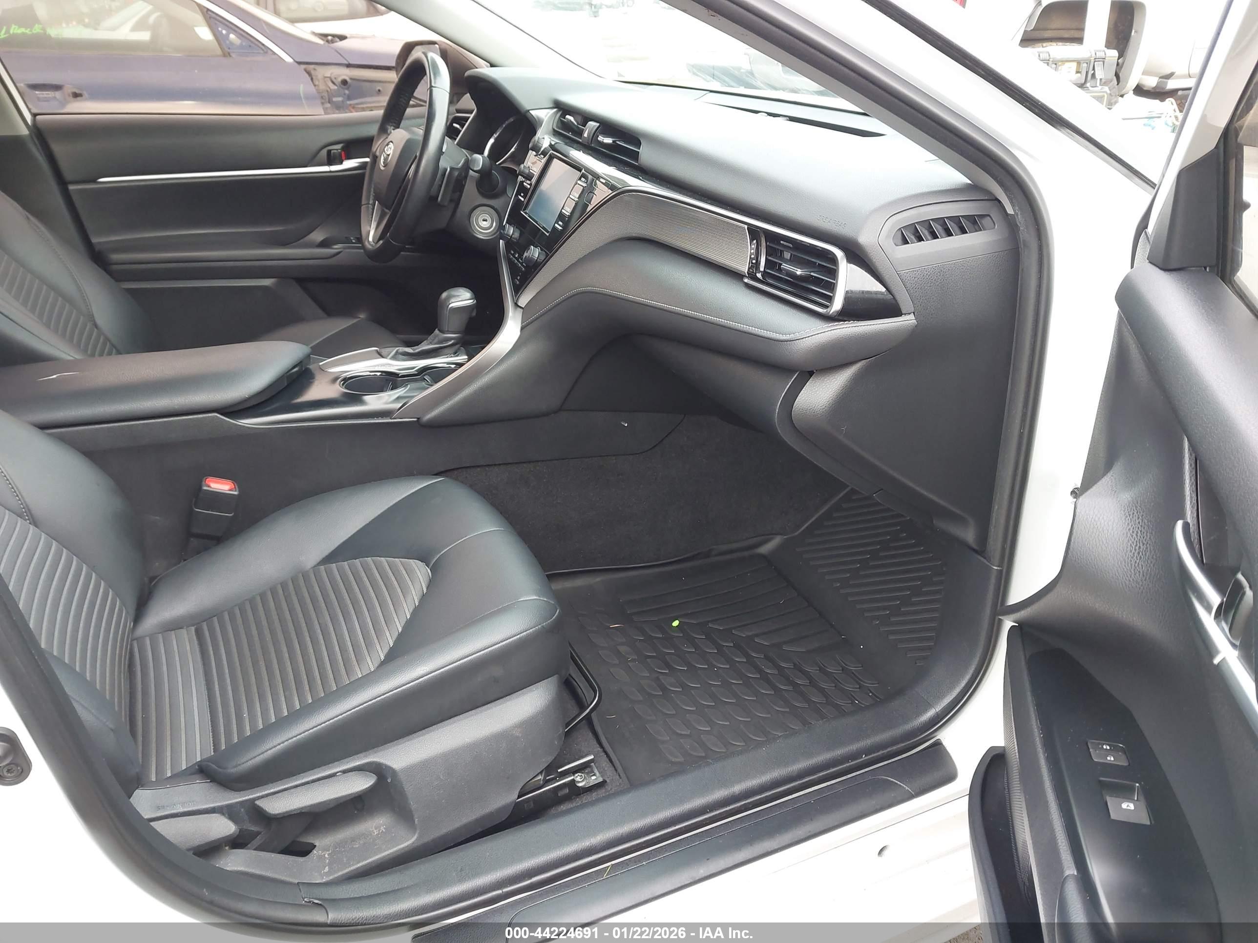 TOYOTA CAMRY image 5