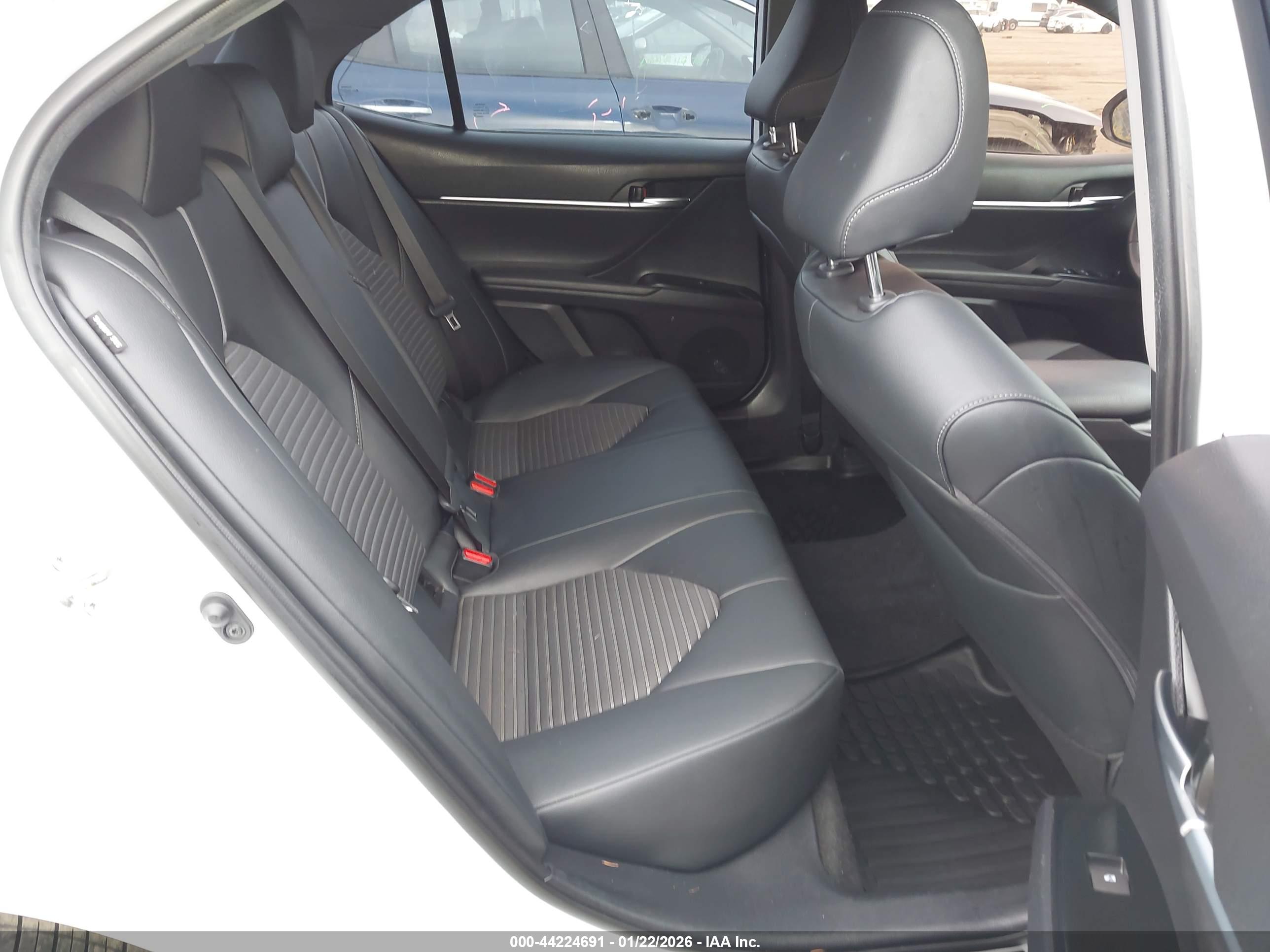 TOYOTA CAMRY image 8