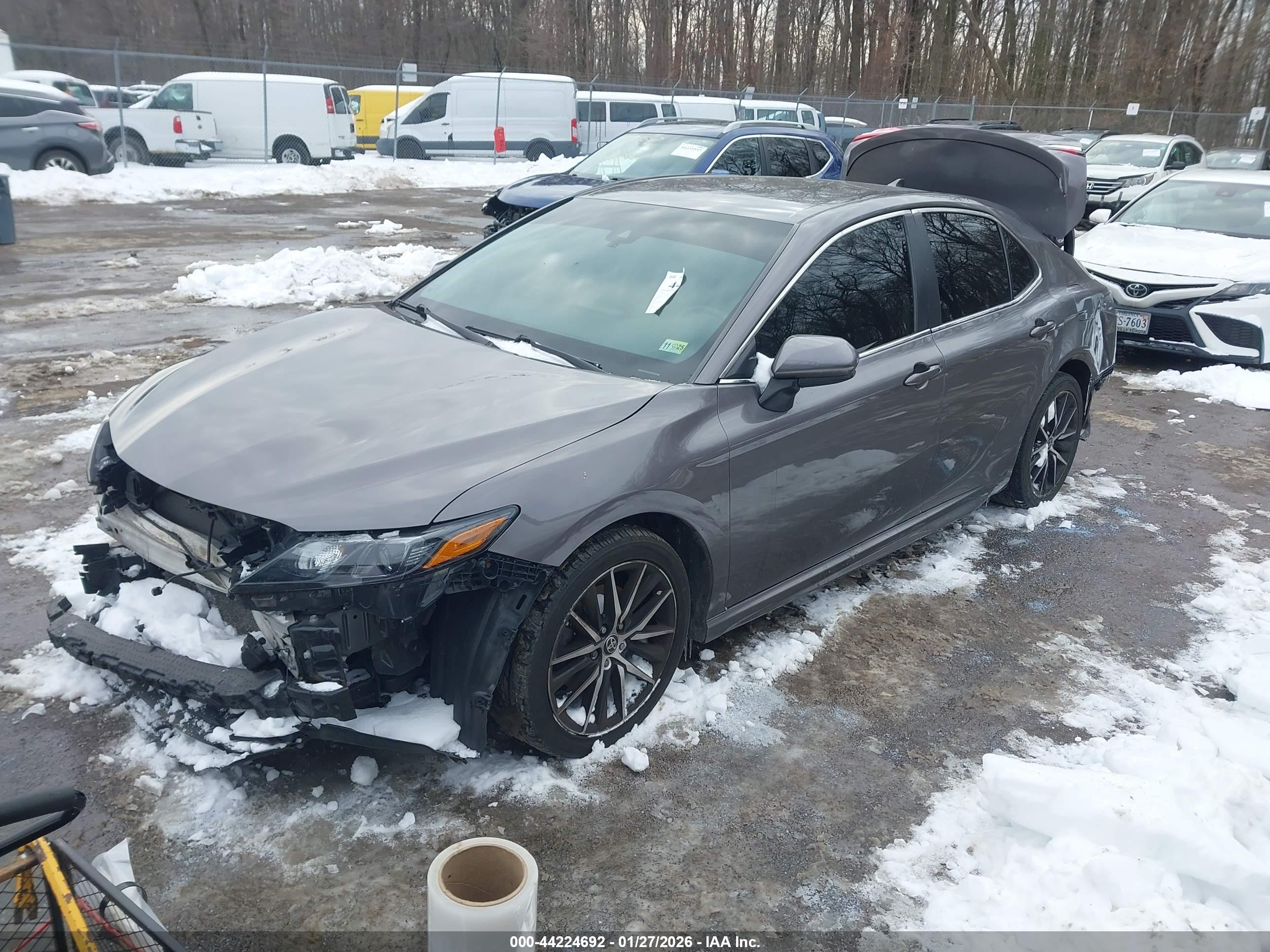 TOYOTA CAMRY image 2