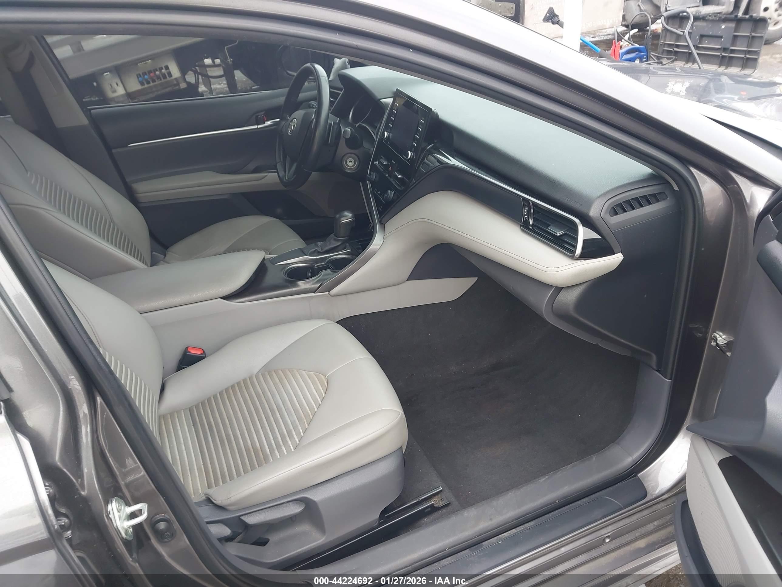 TOYOTA CAMRY image 5