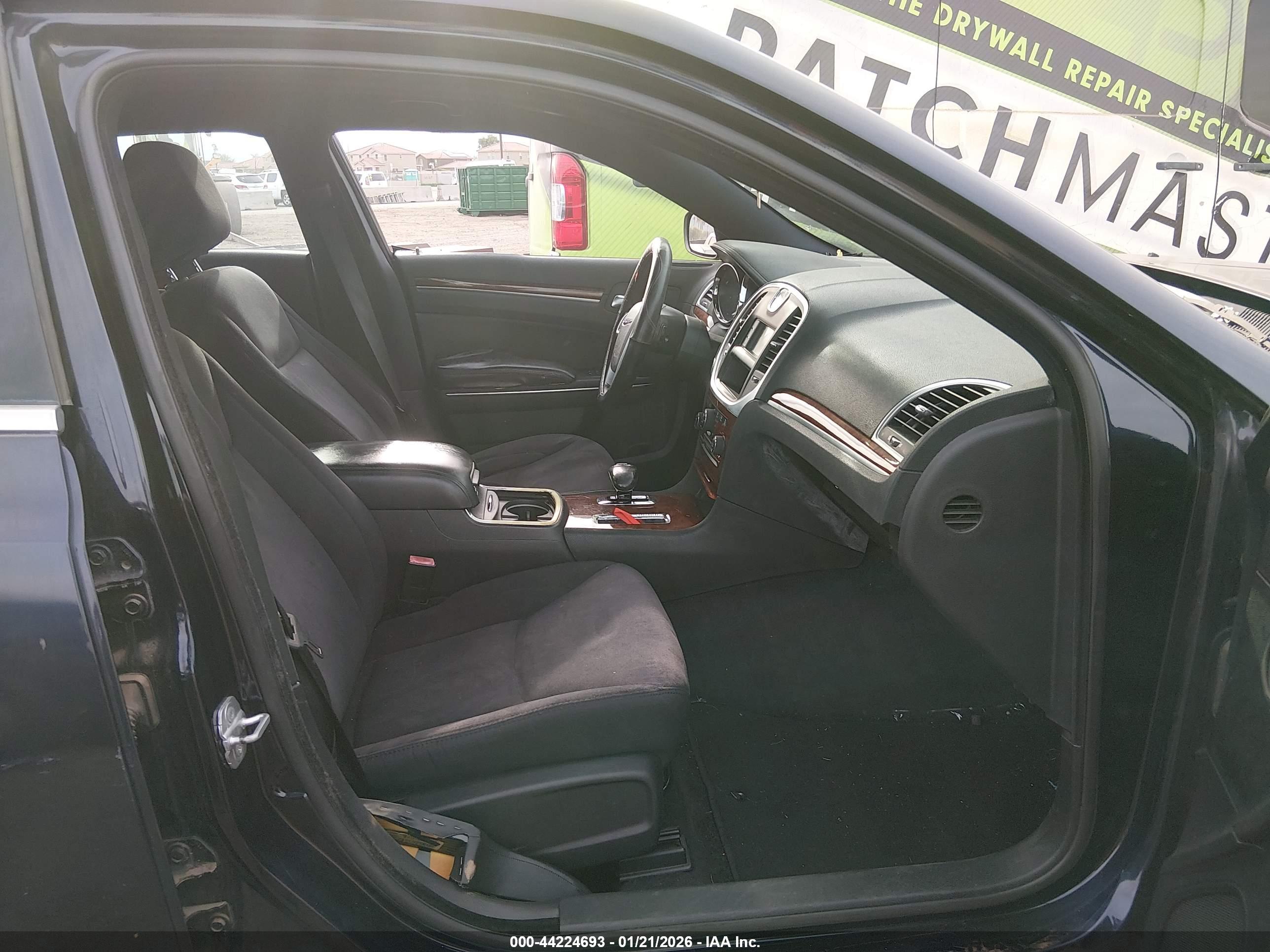 CHRYSLER 300 image 5