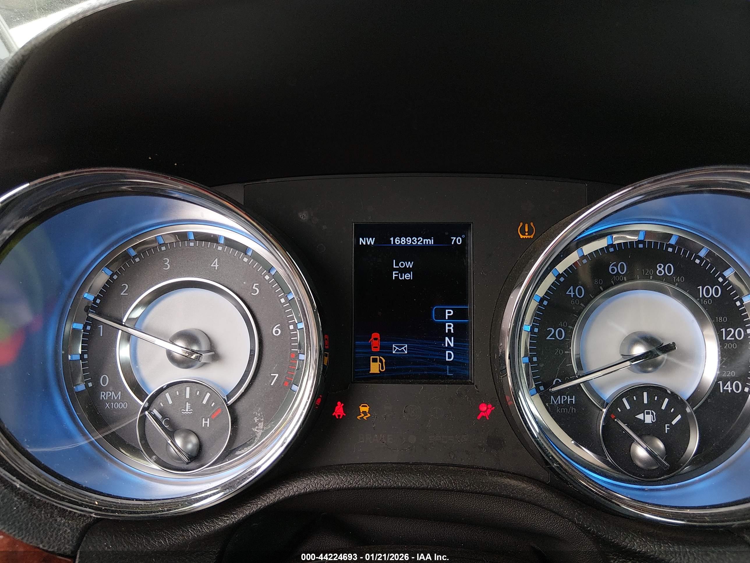 CHRYSLER 300 image 7