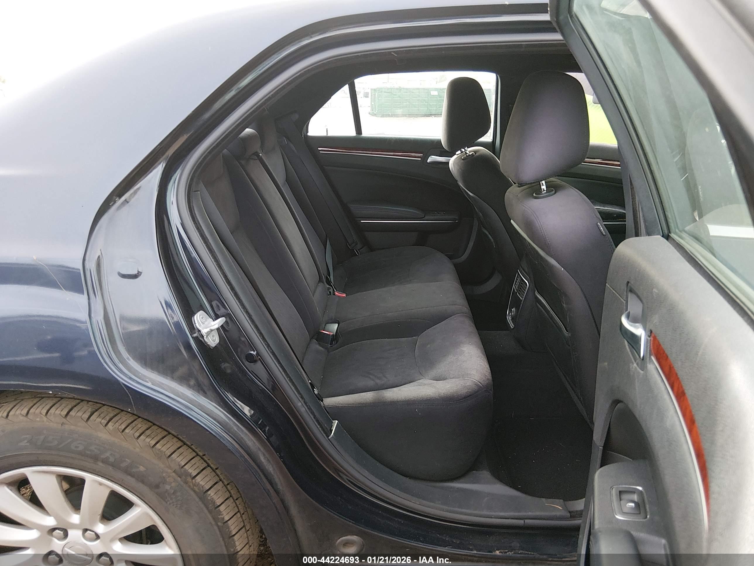 CHRYSLER 300 image 8