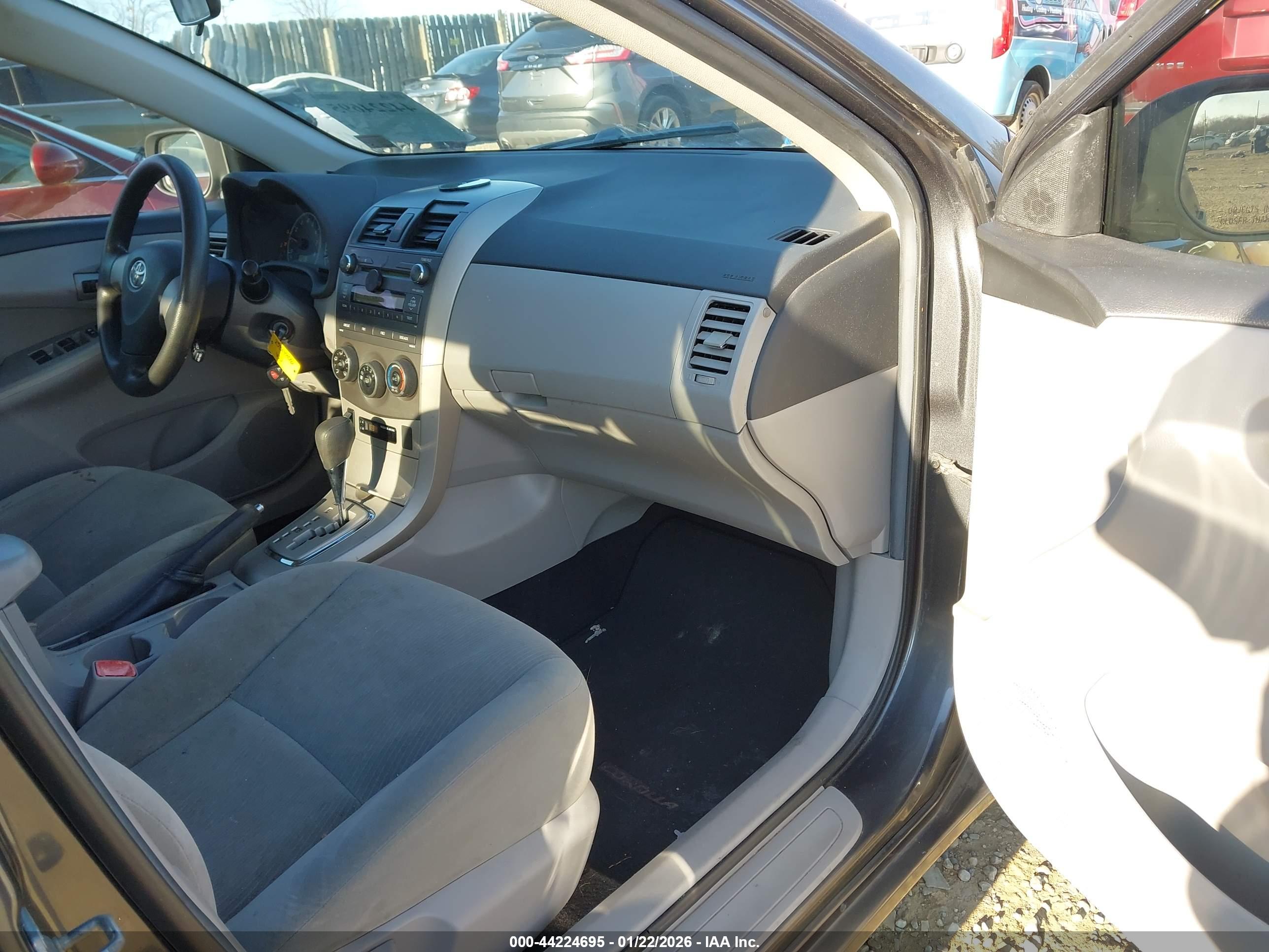 TOYOTA COROLLA image 5