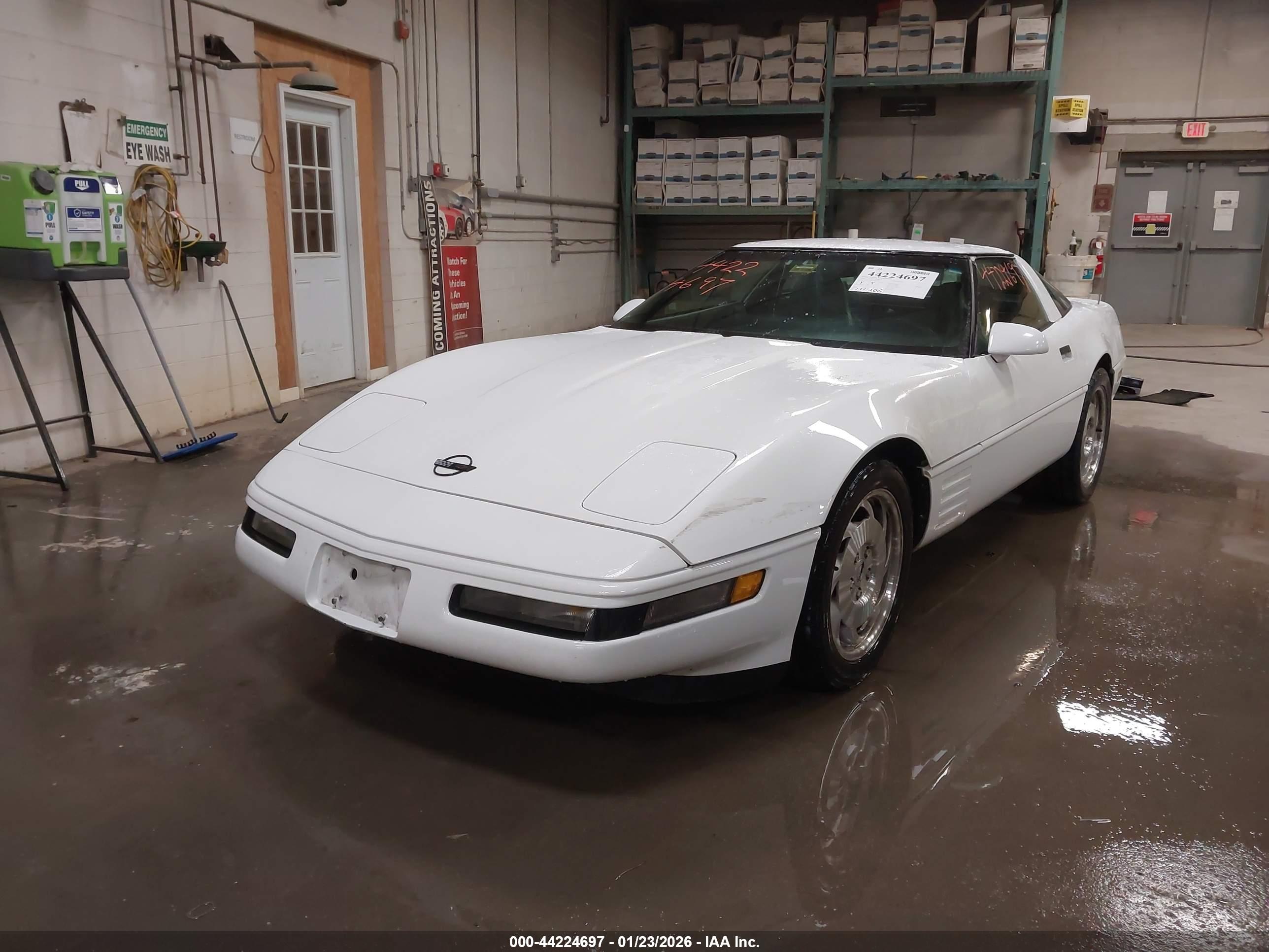 CHEVROLET CORVETTE image 2