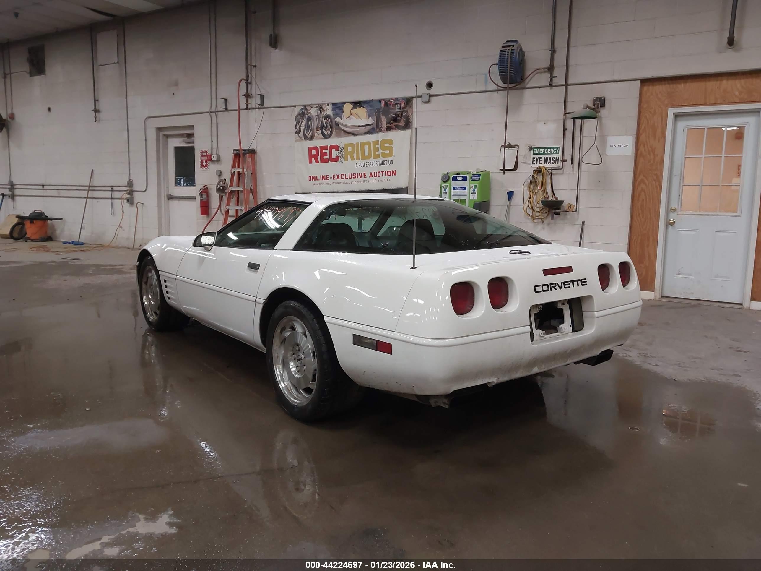 CHEVROLET CORVETTE image 3