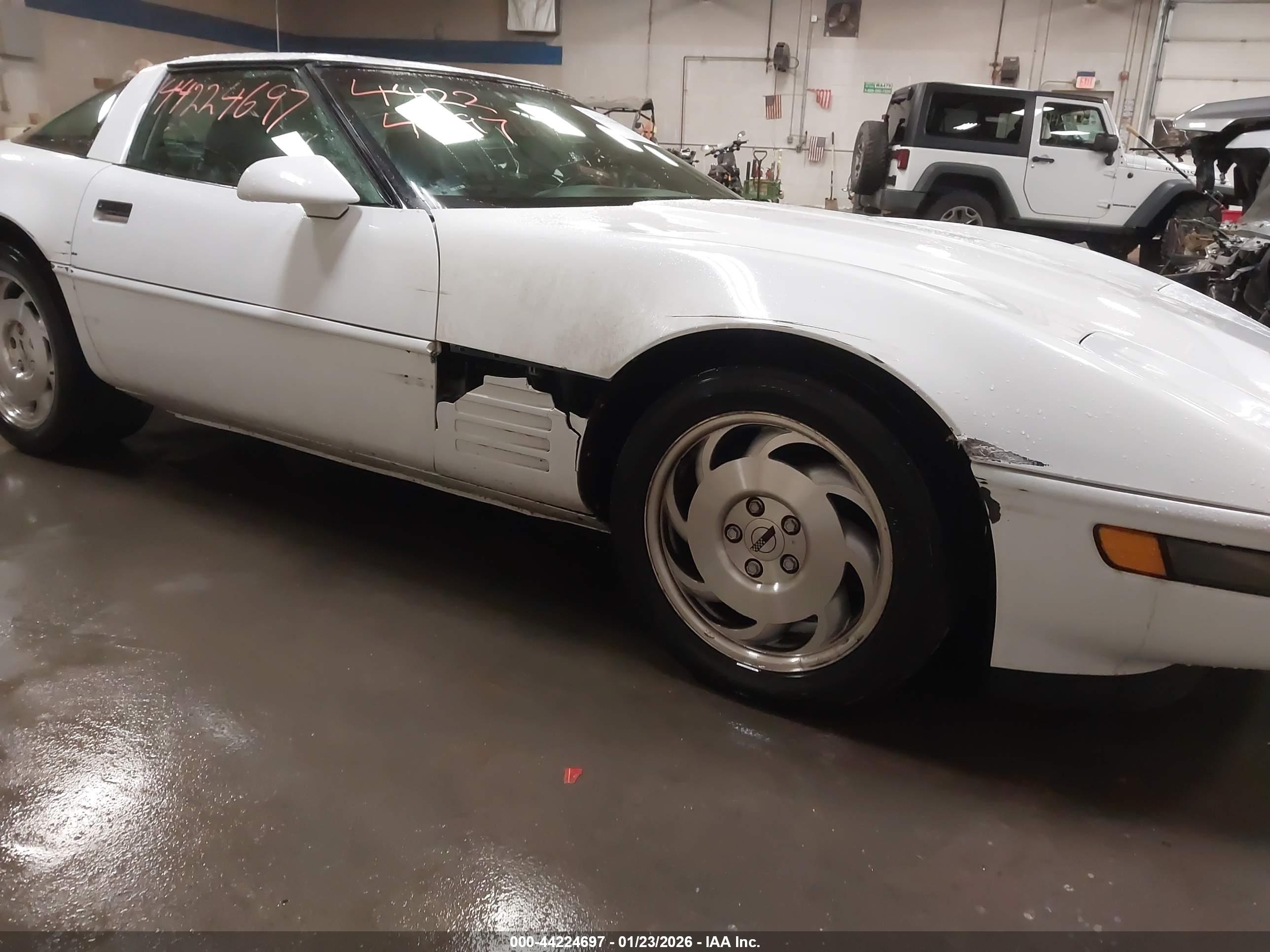 CHEVROLET CORVETTE image 6