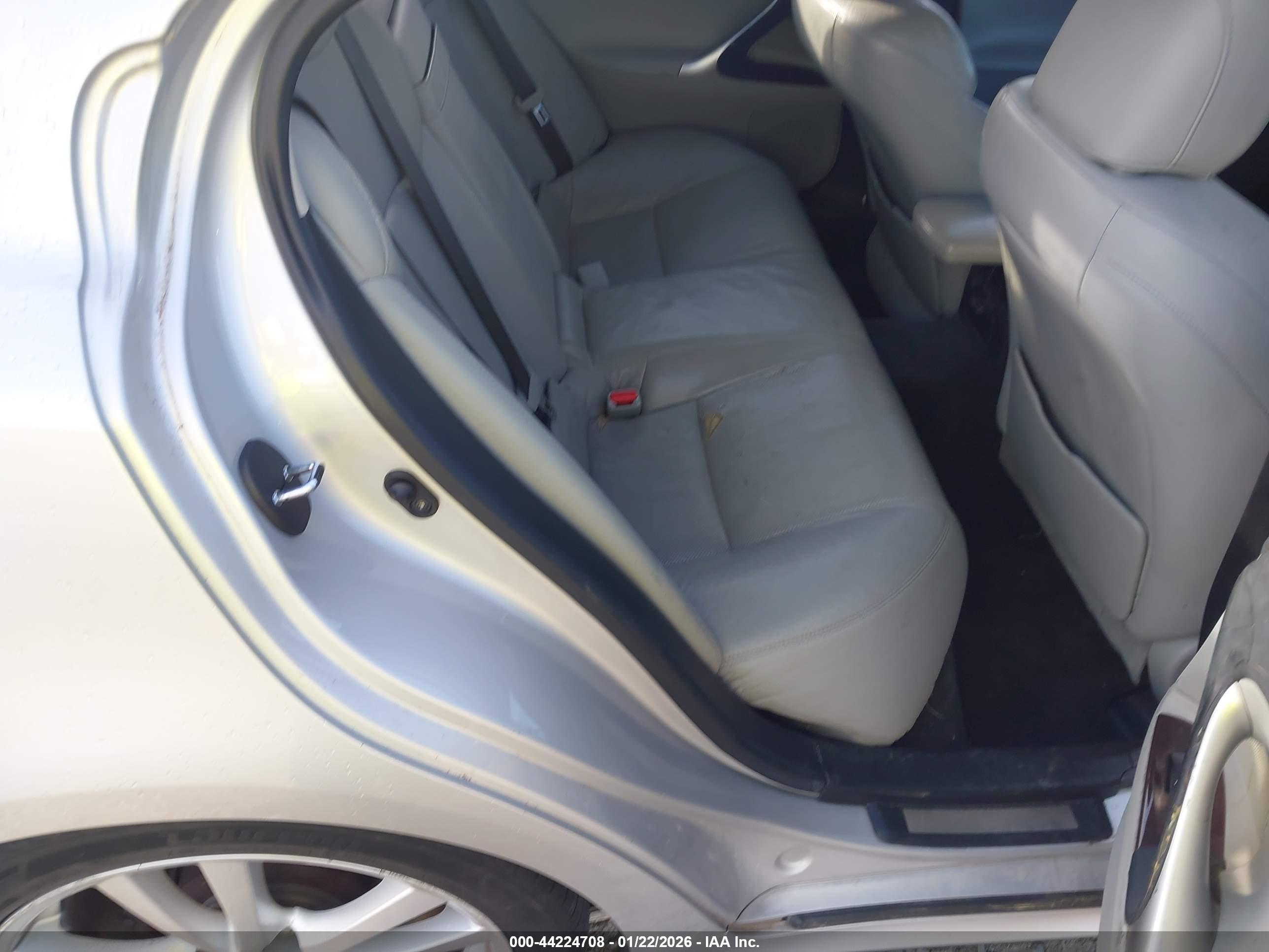 LEXUS IS image 8
