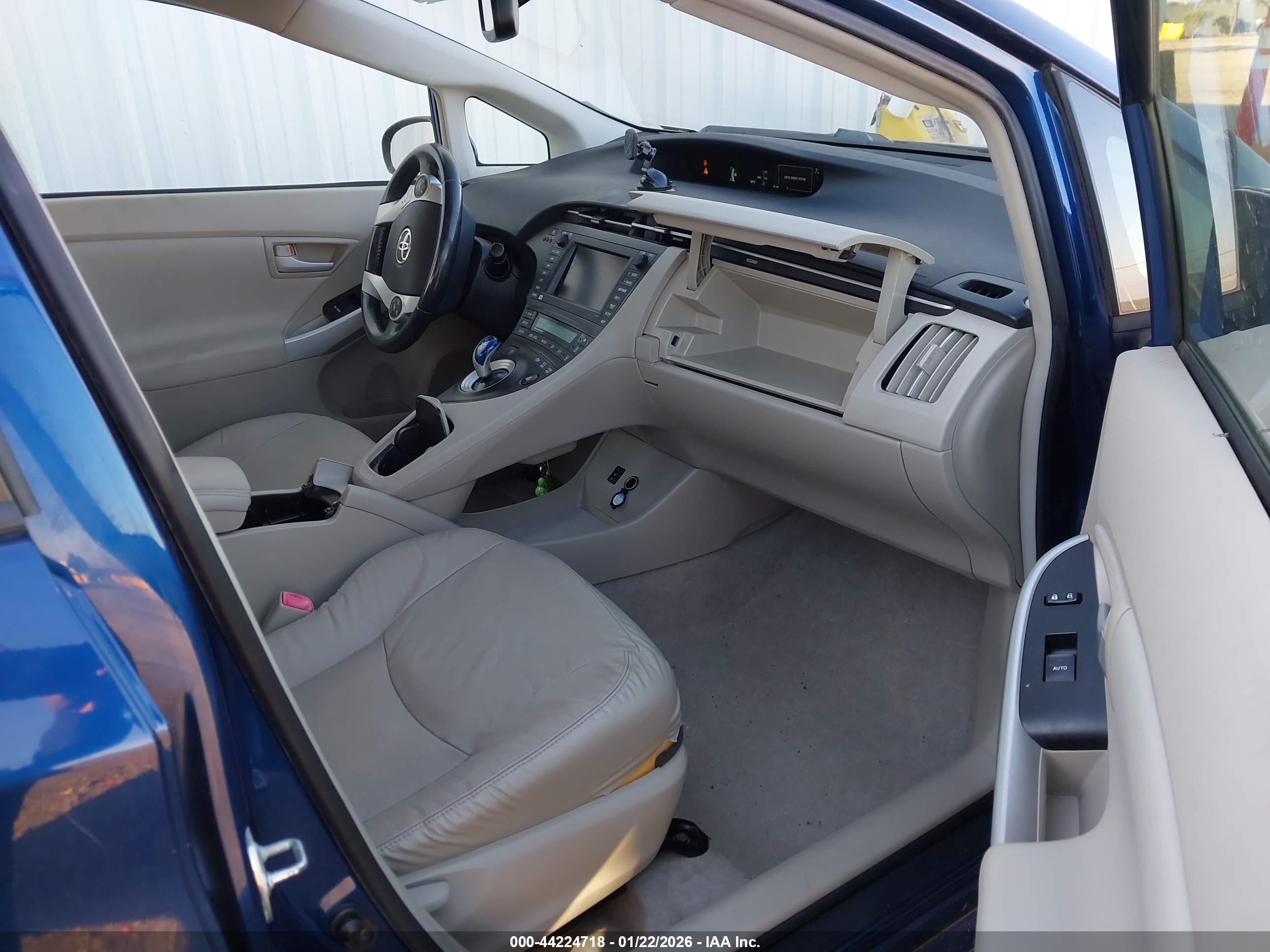TOYOTA PRIUS image 5