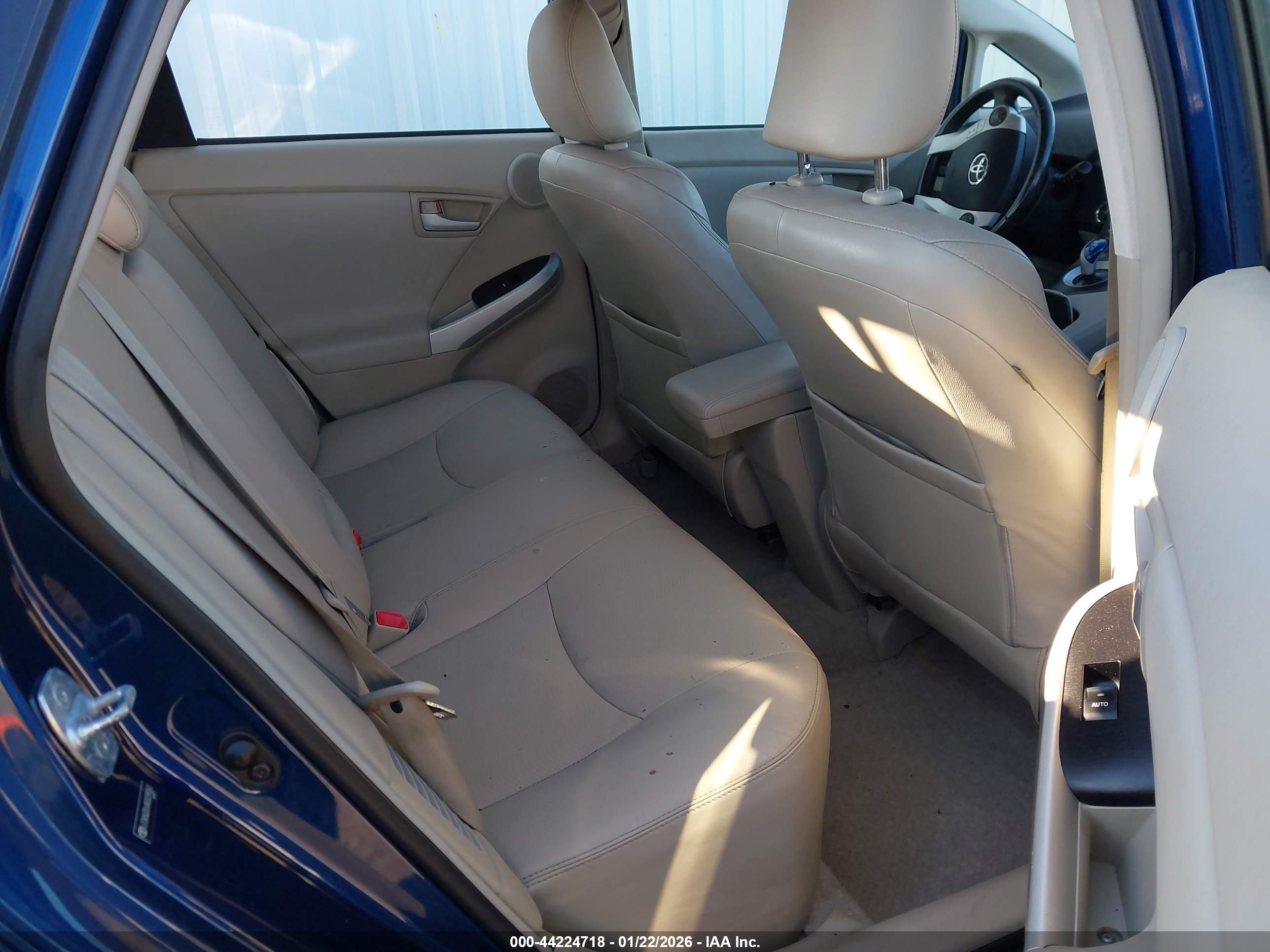 TOYOTA PRIUS image 8