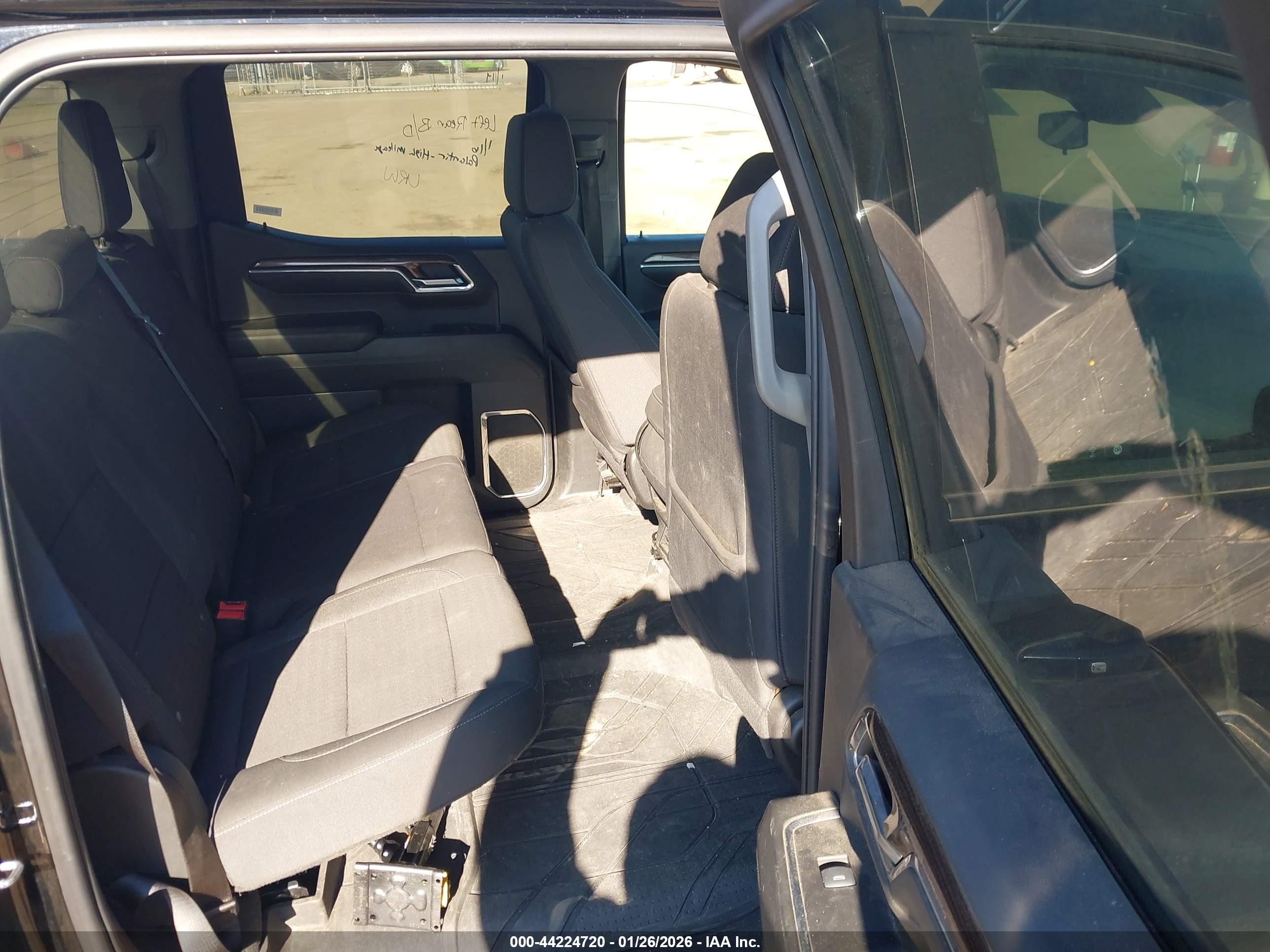 CHEVROLET SILVERADO image 8