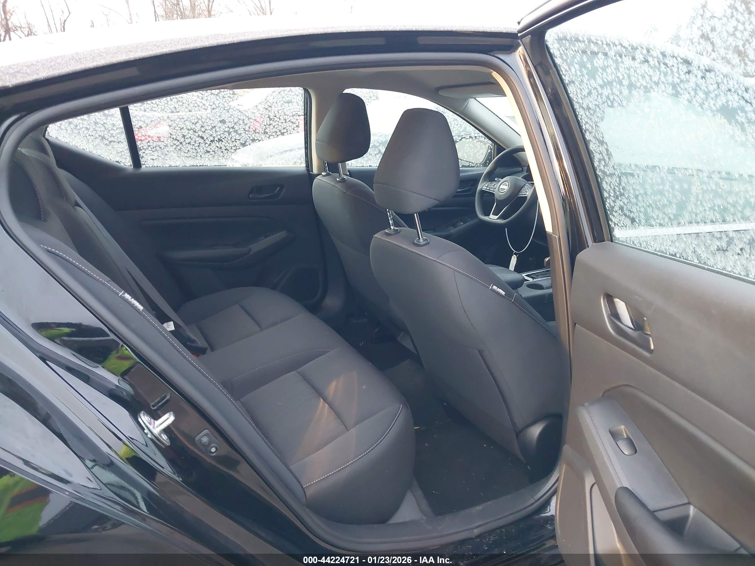 NISSAN ALTIMA image 8