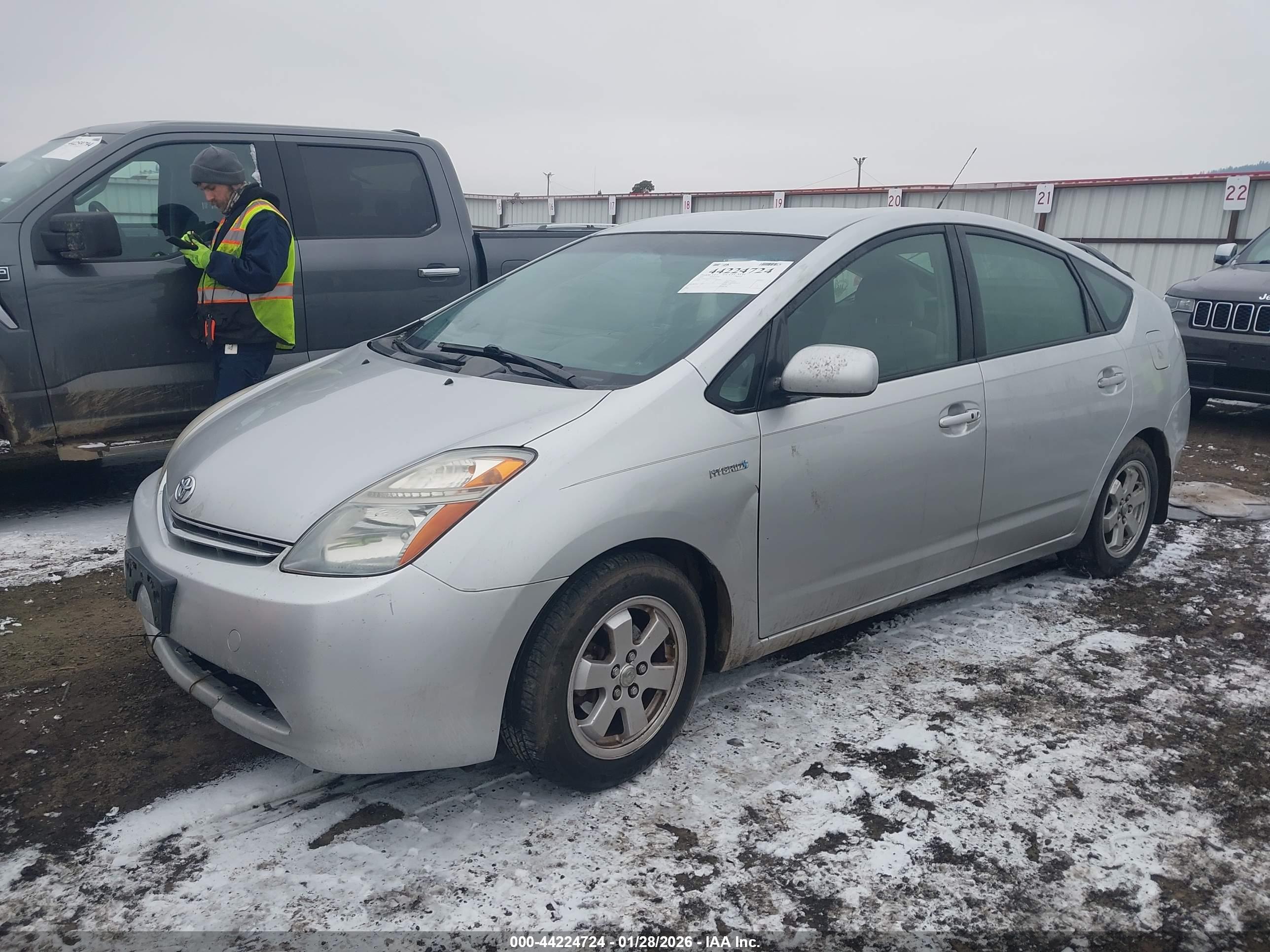 TOYOTA PRIUS image 2